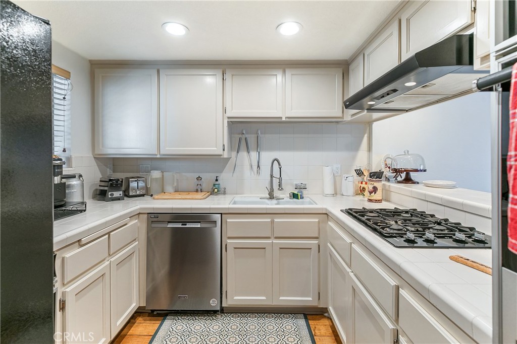 Lake Arrowhead, California, 92352, United States, 3 Bedrooms Bedrooms, ,3 BathroomsBathrooms,Residential,For Sale,1950865