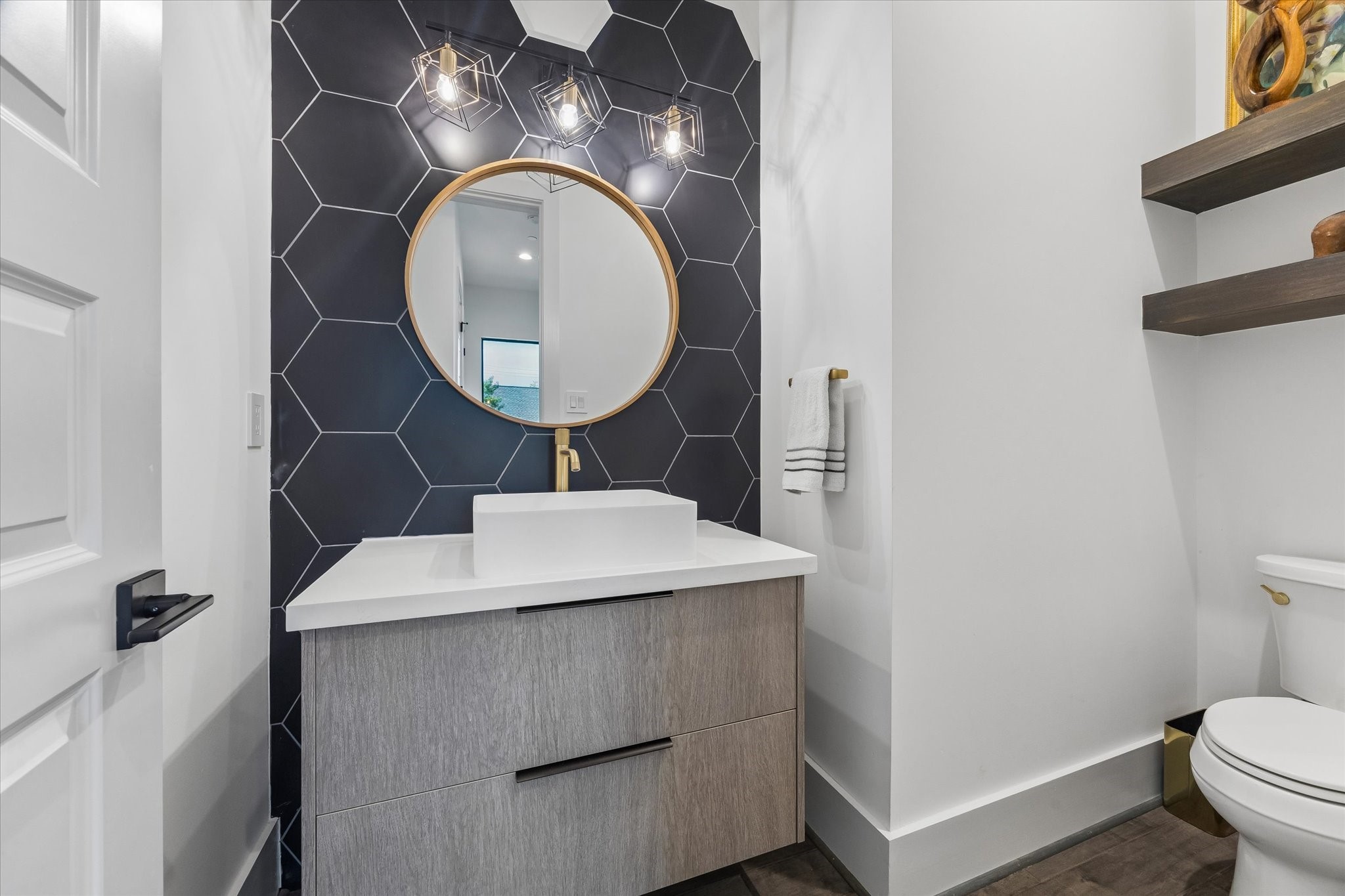  2435 Sheridan Street - 物件實景