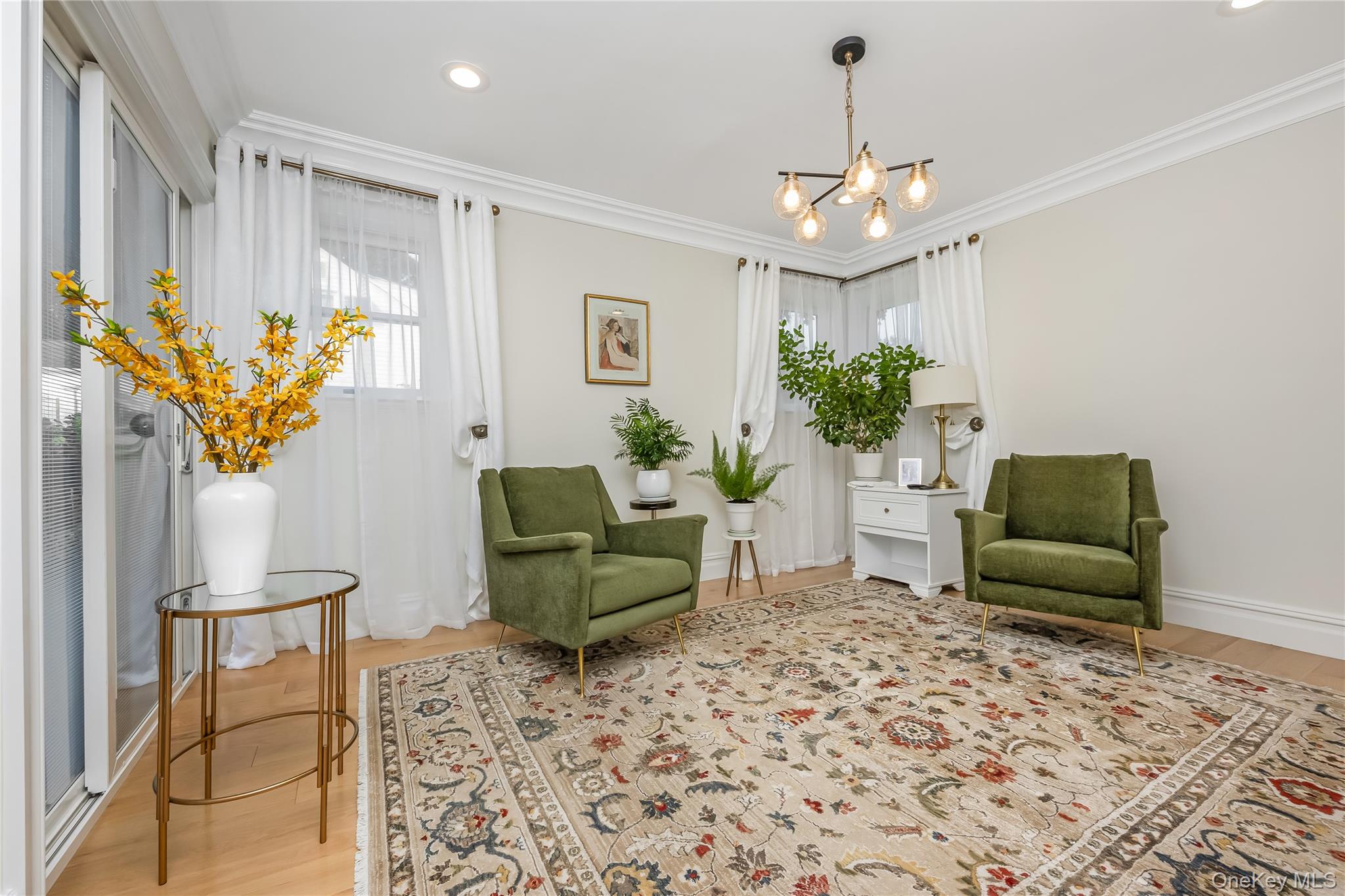Farmingdale, New York, 11735, United States, 4 Bedrooms Bedrooms, ,3 BathroomsBathrooms,Residential,For Sale,1942122