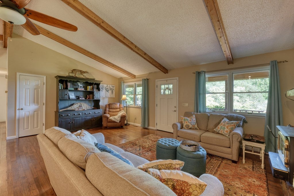 Blairsville, Georgia, 30512, United States, 2 Bedrooms Bedrooms, ,2 BathroomsBathrooms,Residential,For Sale,1932142