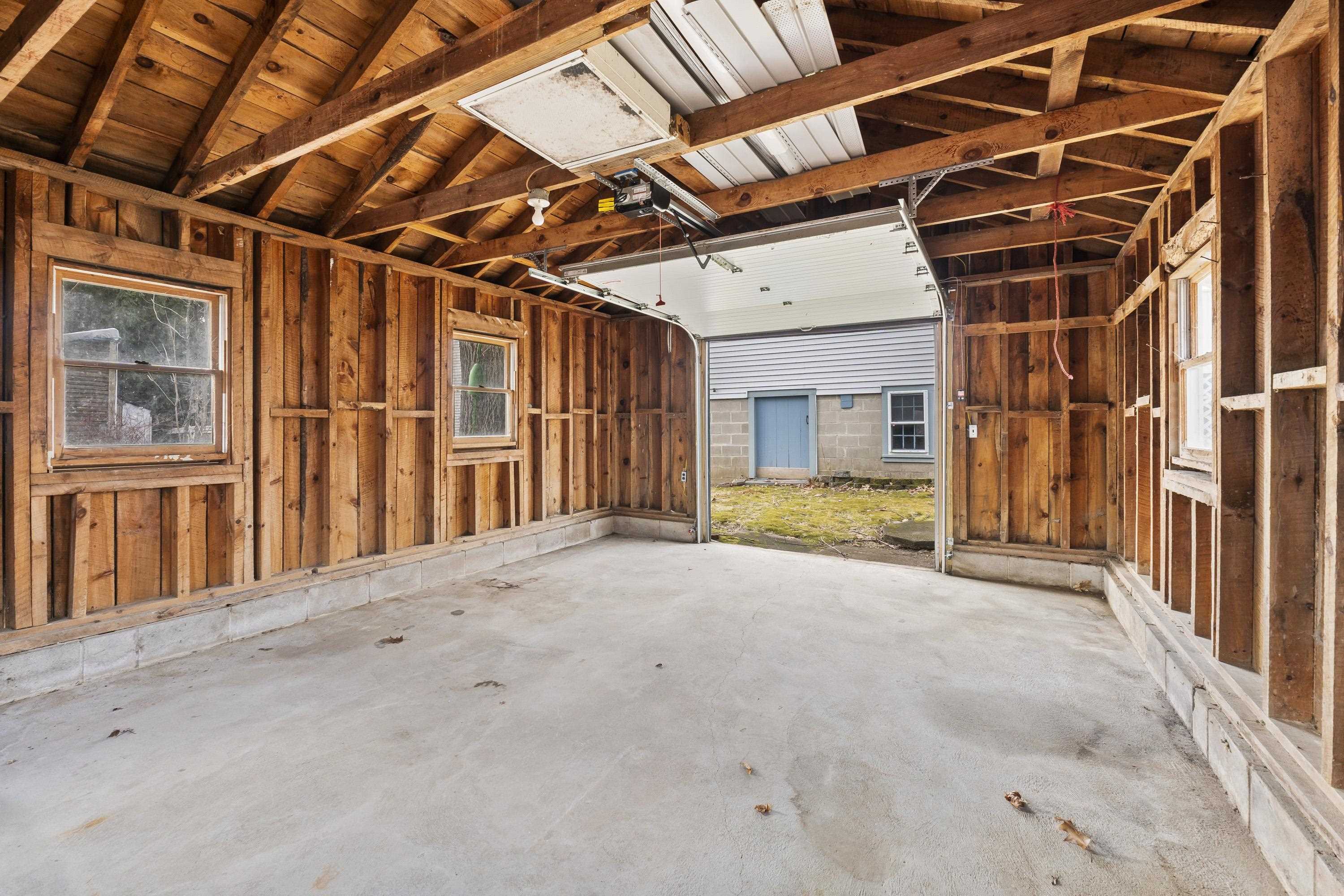 Kittery, Maine, 03904, United States, 5 Bedrooms Bedrooms, ,2 BathroomsBathrooms,Residential,For Sale,1924393