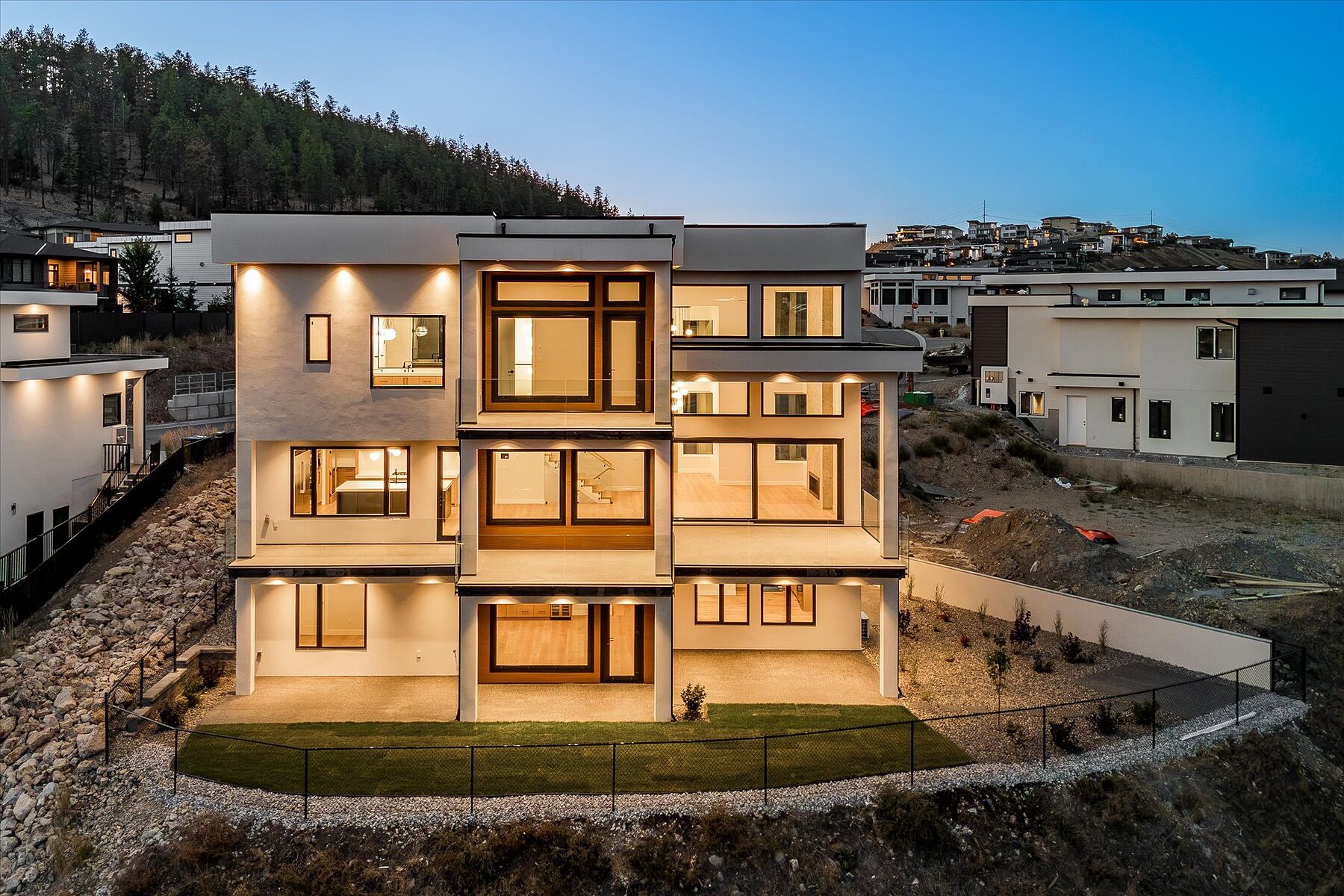  Spacious Modern Build - 物件實景