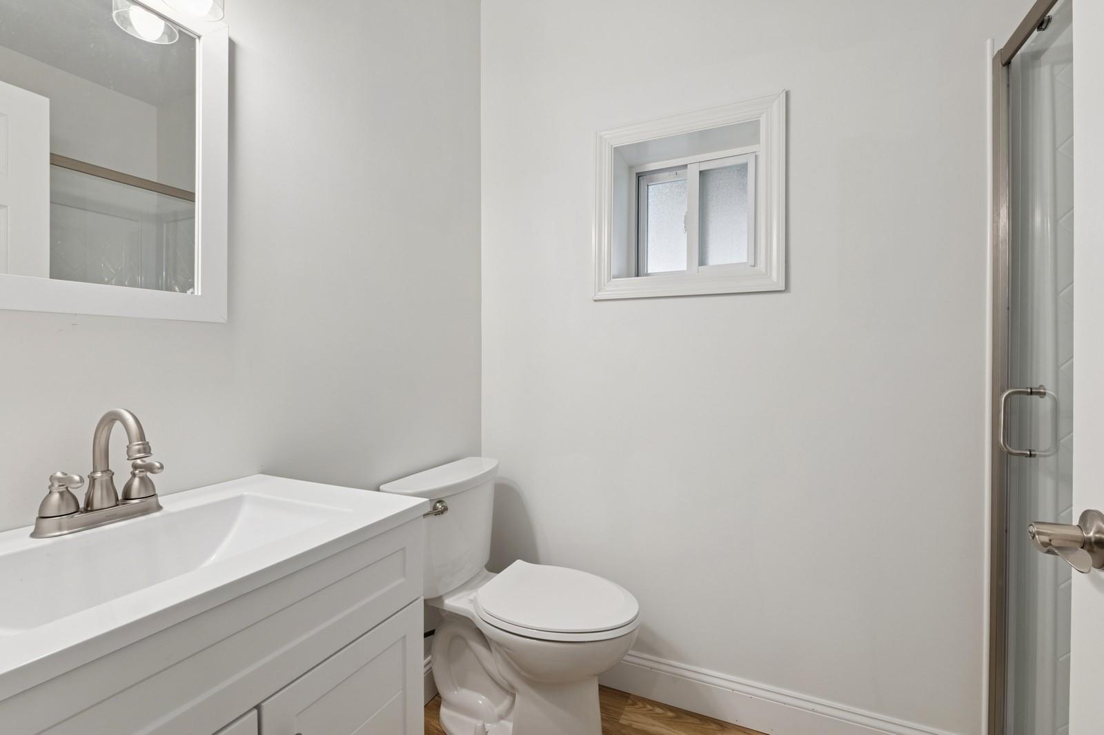 Bronx, New York, 10465, United States, 3 Bedrooms Bedrooms, ,2 BathroomsBathrooms,Residential,For Sale,1794216
