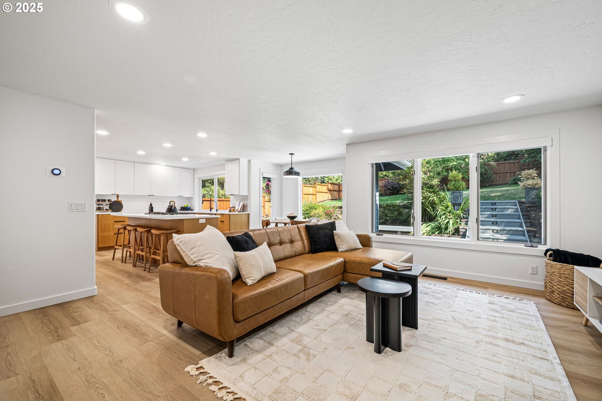 Eugene, Oregon, 97405, United States, 4 Bedrooms Bedrooms, ,3 BathroomsBathrooms,Residential,For Sale,1942174