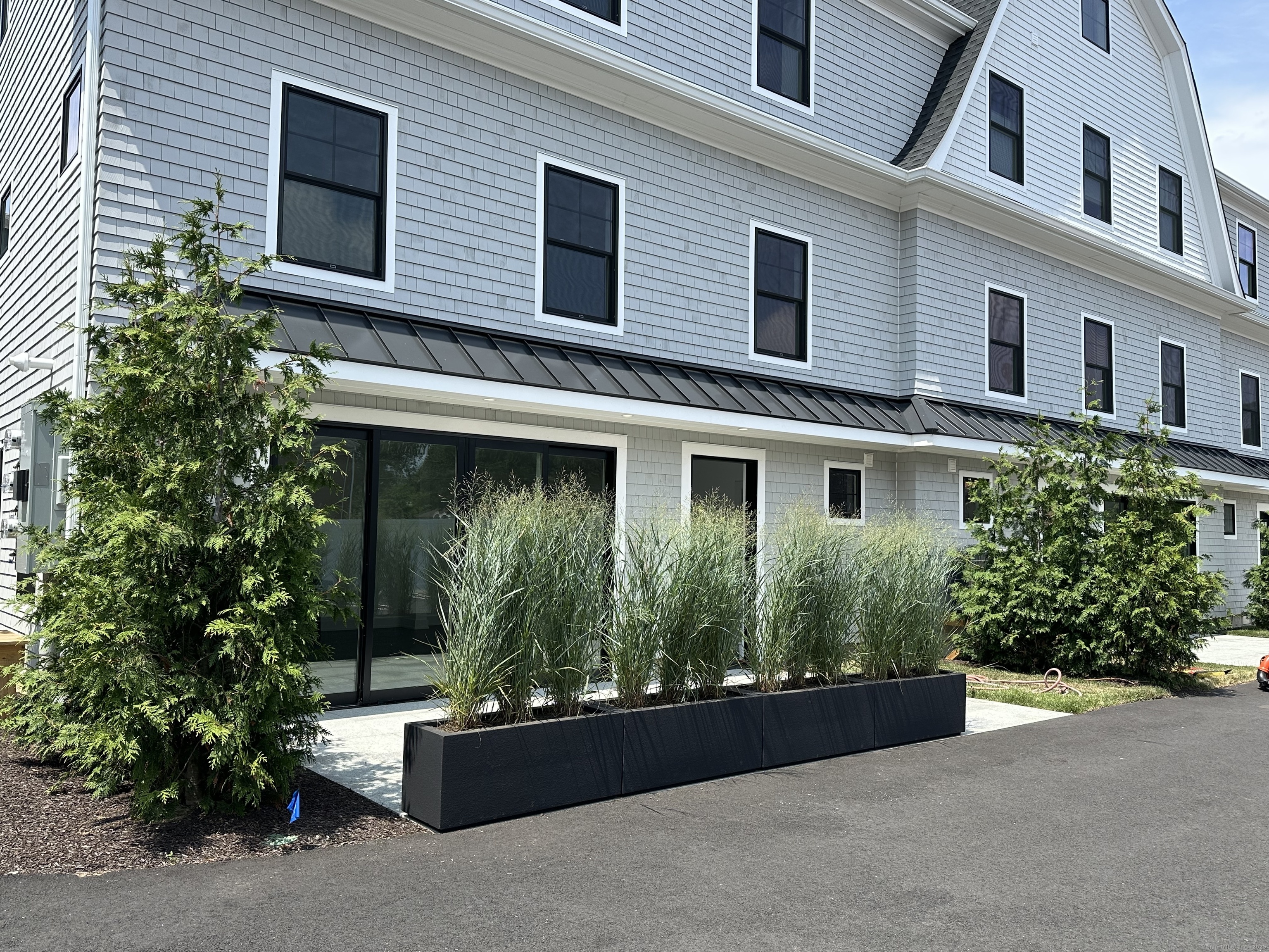 Fairfield, Connecticut, 06824, United States, 4 Bedrooms Bedrooms, ,6 BathroomsBathrooms,Residential,For Sale,1994356