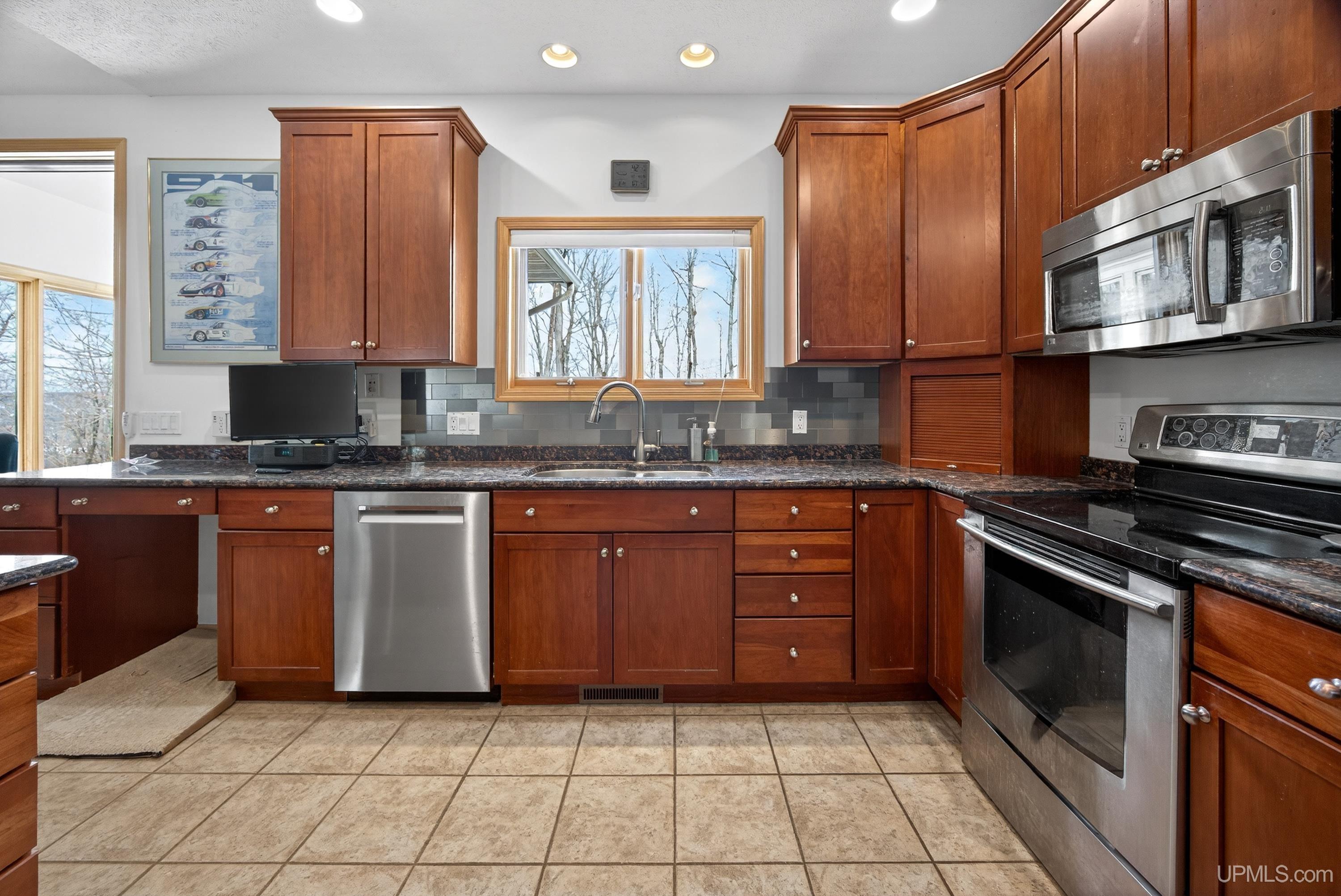 Houghton, Michigan, 49931, United States, 3 Bedrooms Bedrooms, ,4 BathroomsBathrooms,Residential,For Sale,2029605