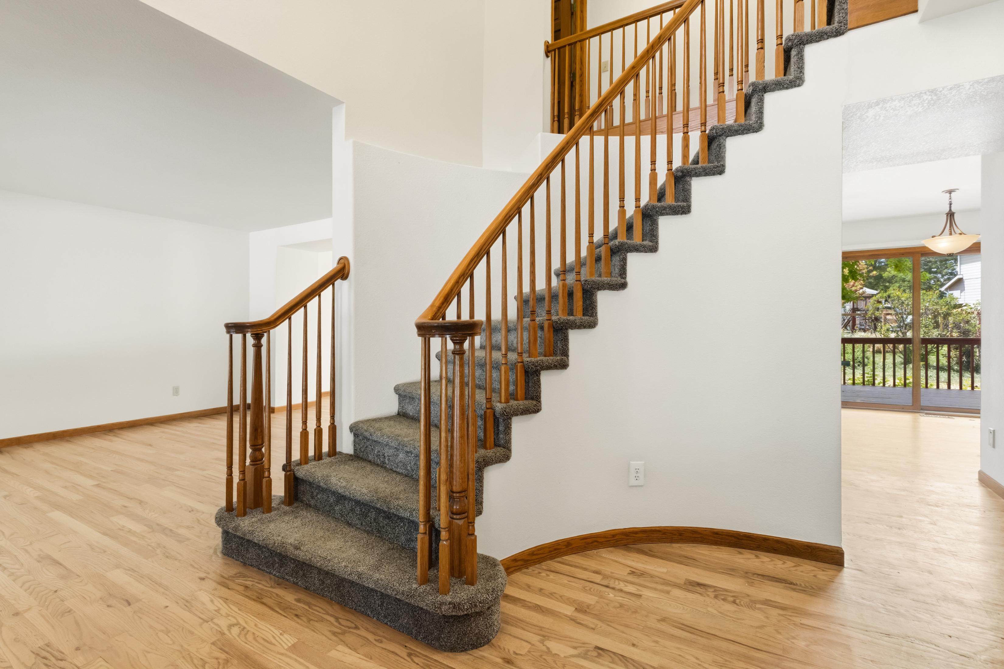  Beautifully Maintained Home in the Tree-Lined Oakridge Neighborhood - 物件實景
