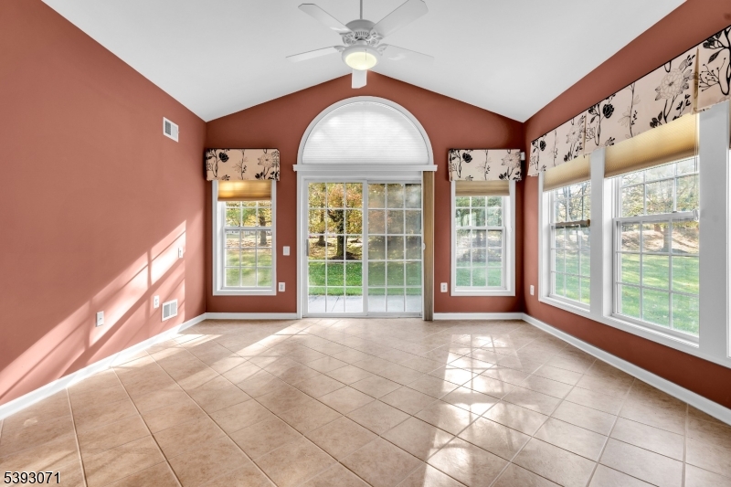 Franklin Twp., New Jersey, 08873, United States, 2 Bedrooms Bedrooms, ,3 BathroomsBathrooms,Residential,For Sale,1987602