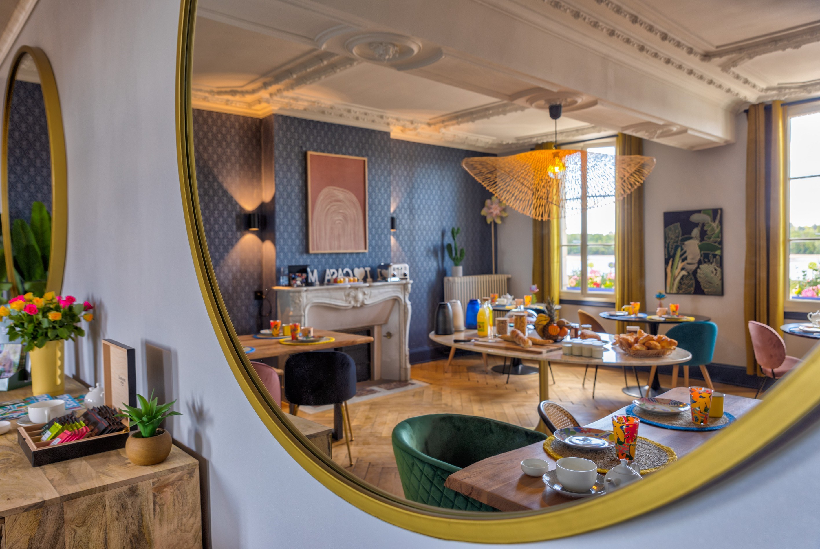  Rare Loire Valley Property Offering Panoramic Riverfront Elegance - 物件實景