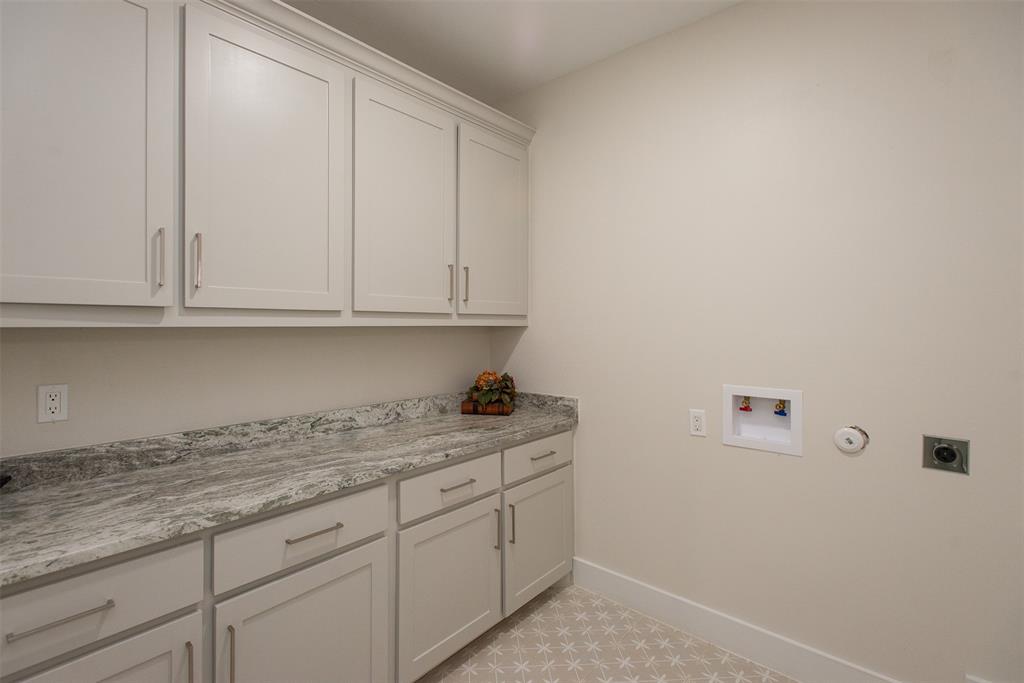 Mabank, Texas, 75143, United States, 4 Bedrooms Bedrooms, ,3 BathroomsBathrooms,Residential,For Sale,1942987