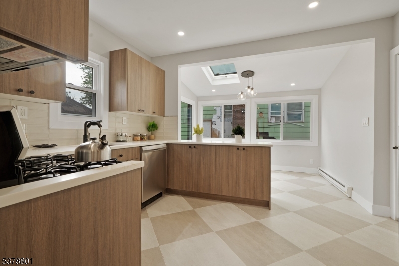 Hillside Twp., New Jersey, 07205, United States, 3 Bedrooms Bedrooms, ,2 BathroomsBathrooms,Residential,For Sale,1917929
