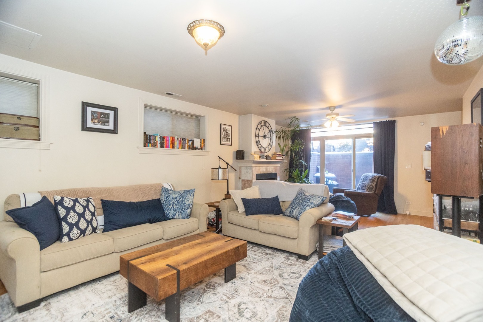 Chicago, Illinois, 60622, United States, 3 Bedrooms Bedrooms, ,3 BathroomsBathrooms,Residential,For Sale,2049281