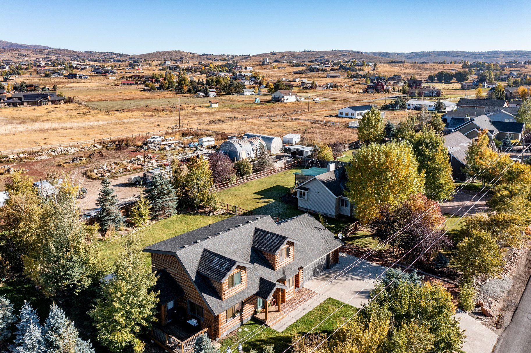  Easy Mountain Living, Made for Real Life: Log Warmth, Mountain Views, Flat Lot - 物件實景