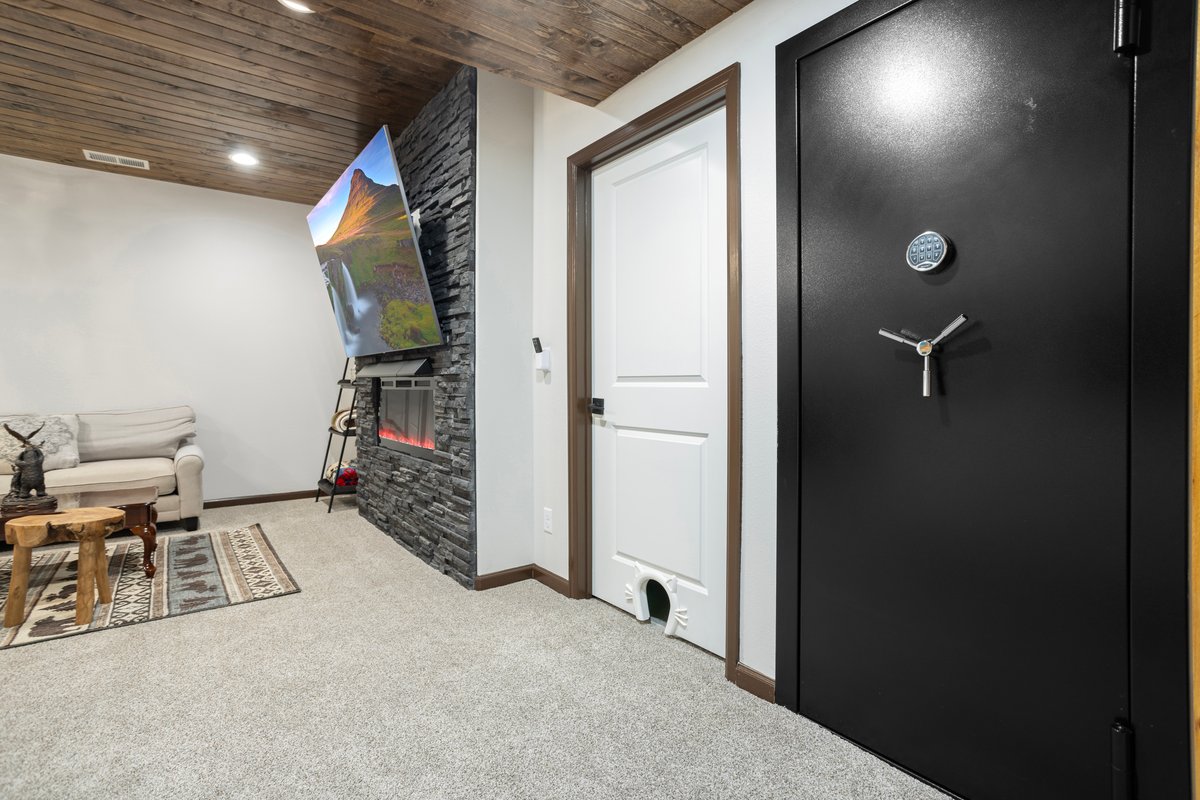 Cheyenne, Wyoming, 82009, United States, 5 Bedrooms Bedrooms, ,3 BathroomsBathrooms,Residential,For Sale,1982356