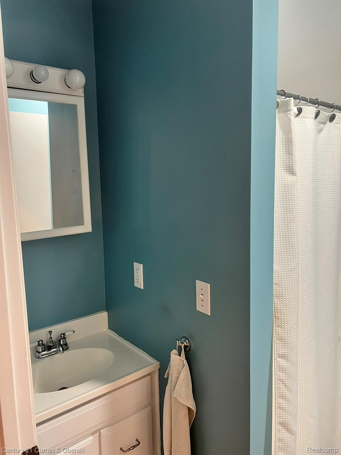 Jackson, Michigan, 49201, United States, 3 Bedrooms Bedrooms, ,3 BathroomsBathrooms,Residential,For Sale,1981223