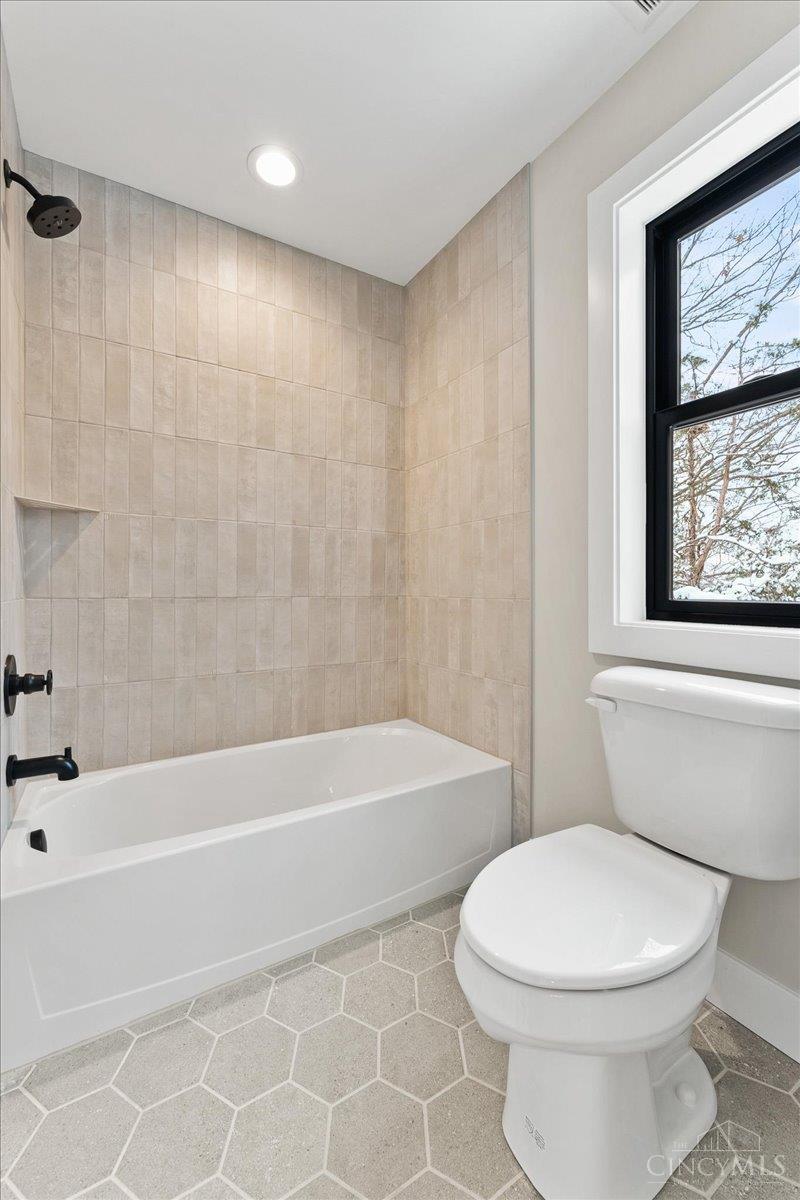 Blue Ash, Ohio, 45241, United States, 4 Bedrooms Bedrooms, ,4 BathroomsBathrooms,Residential,For Sale,2001661