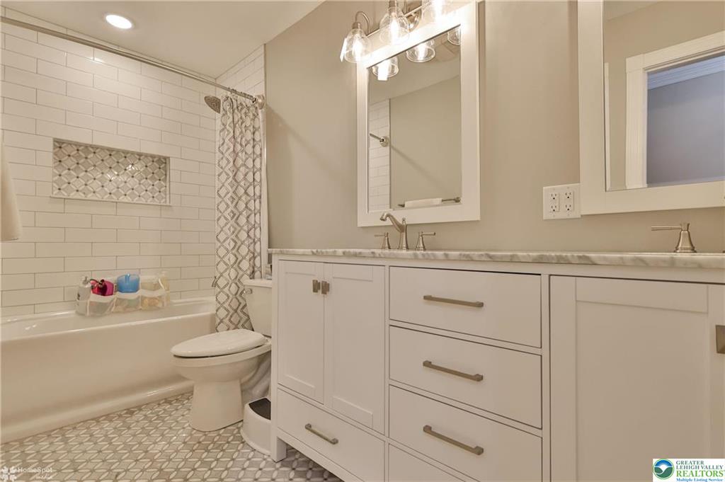Stroudsburg, Pennsylvania, 18360-6926, United States, 7 Bedrooms Bedrooms, ,4 BathroomsBathrooms,Residential,For Sale,1904497