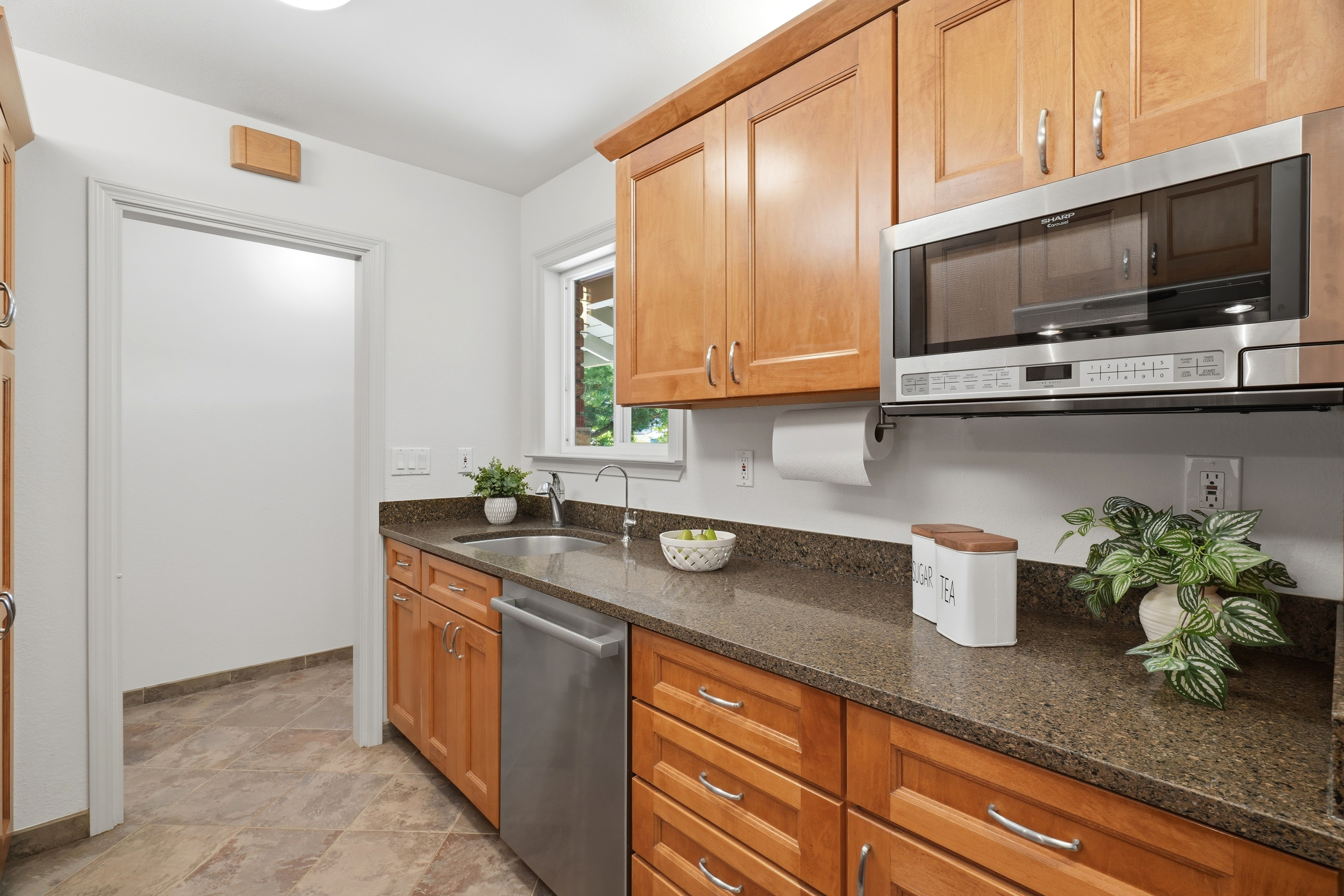  Private, Stylishly Updated Home in Prime Cambrian Location - 物件實景