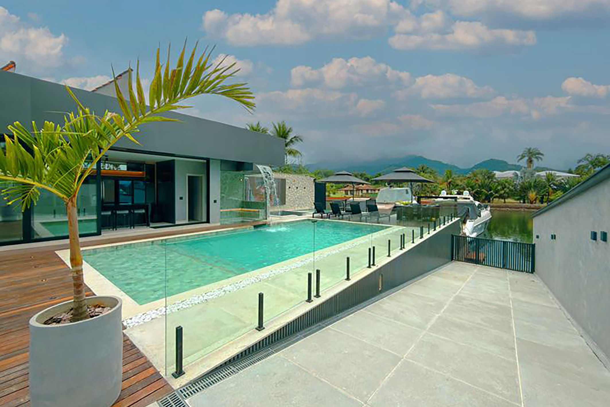  Contemporary canal-front residence with private yacht dock in Porto Bracuhy - 物件實景