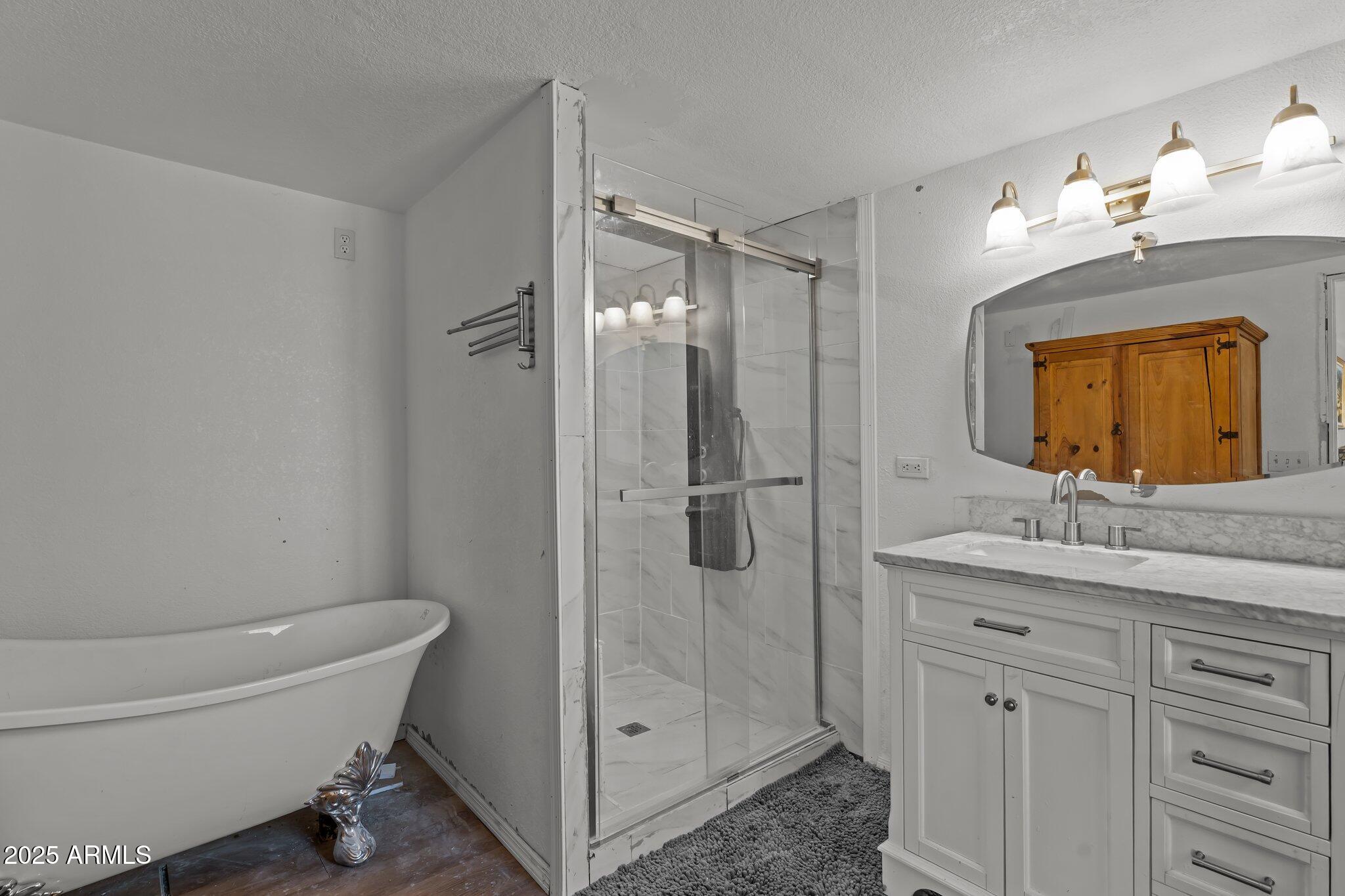 Wickenburg, Arizona, 85390, United States, 4 Bedrooms Bedrooms, ,4 BathroomsBathrooms,Residential,For Sale,1974877