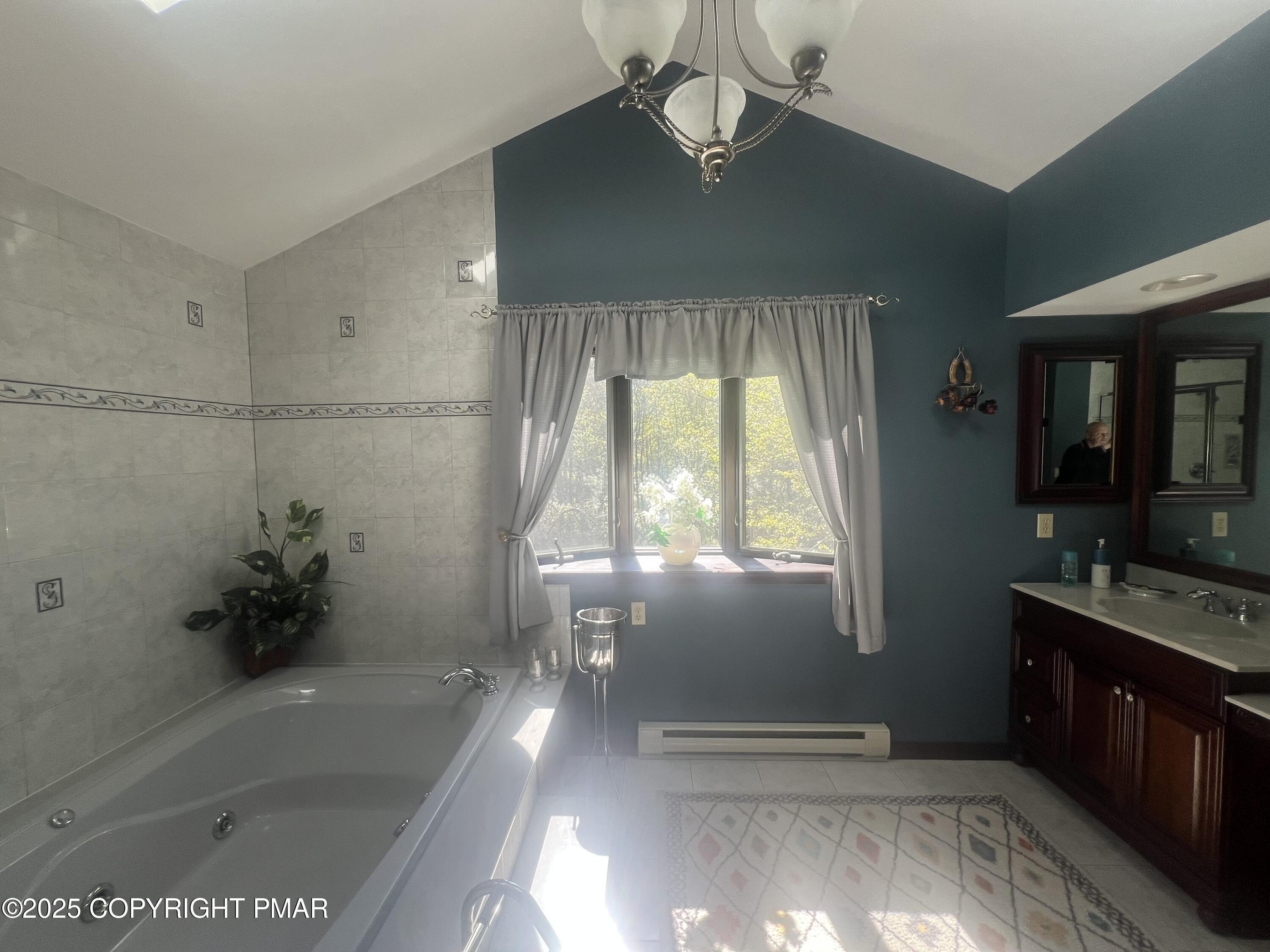 Blakeslee, Pennsylvania, 18610, United States, 4 Bedrooms Bedrooms, ,3 BathroomsBathrooms,Residential,For Sale,1982543