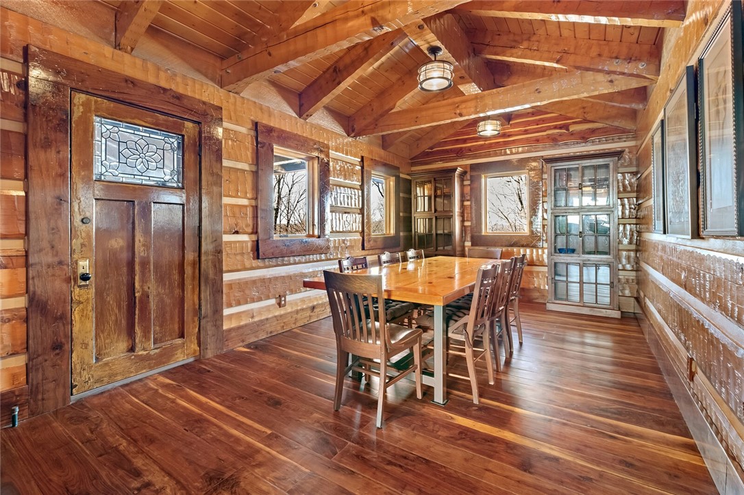 Eureka Springs, Arkansas, 72631, United States, 7 Bedrooms Bedrooms, ,7 BathroomsBathrooms,Residential,For Sale,1837510