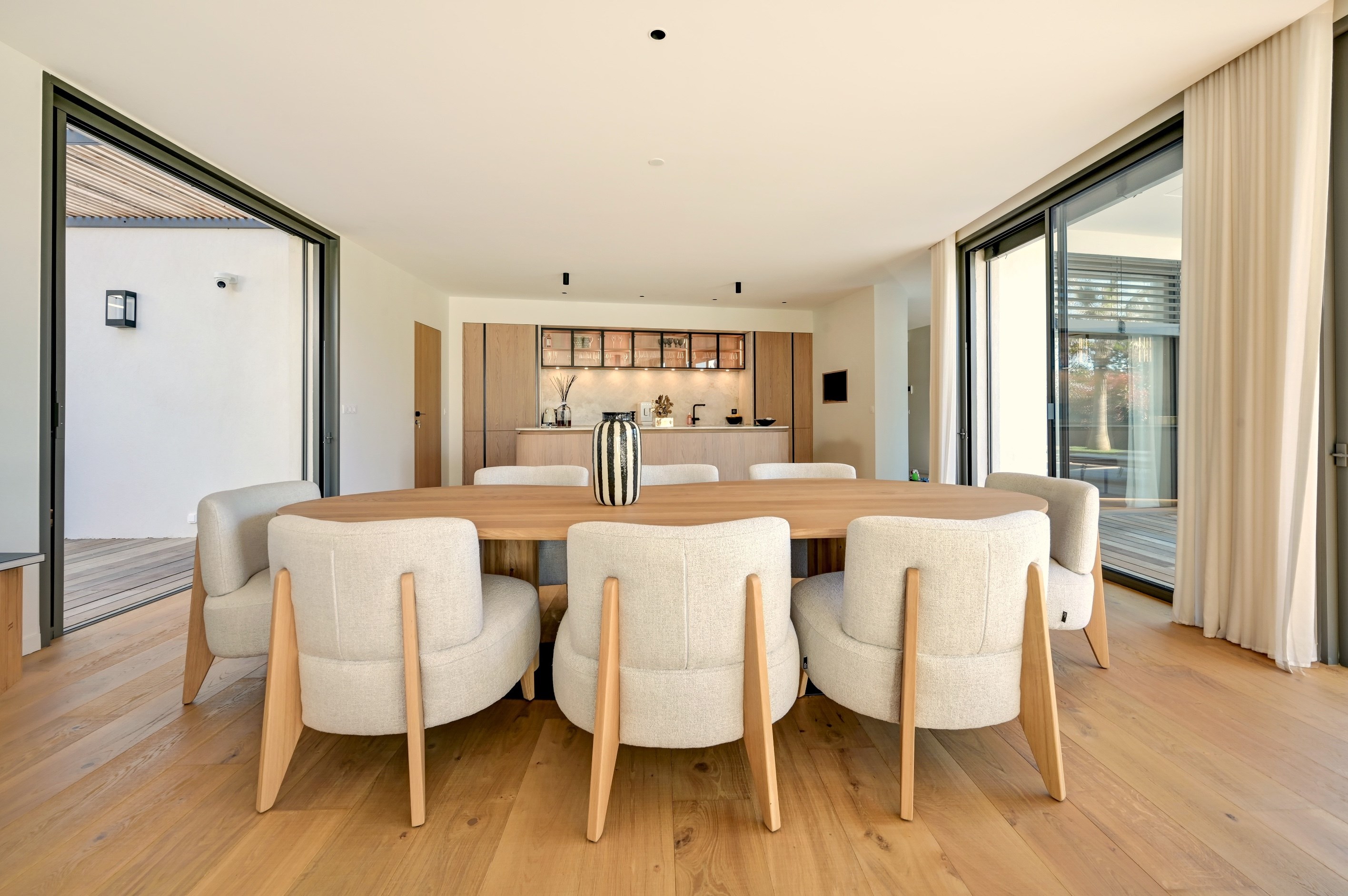  Exceptional Contemporary Turnkey - 物件實景