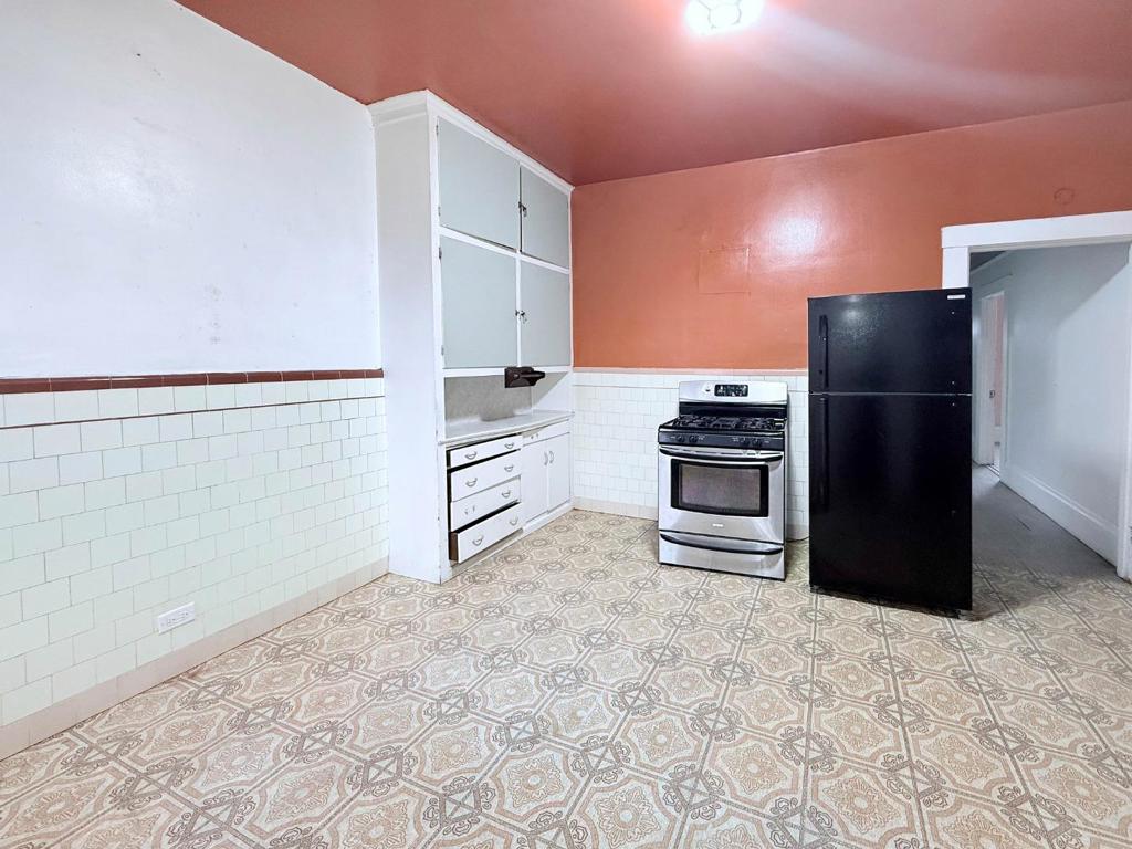 San Francisco, California, 94112, United States, 2 Bedrooms Bedrooms, ,1 BathroomBathrooms,Residential,For Sale,1924457