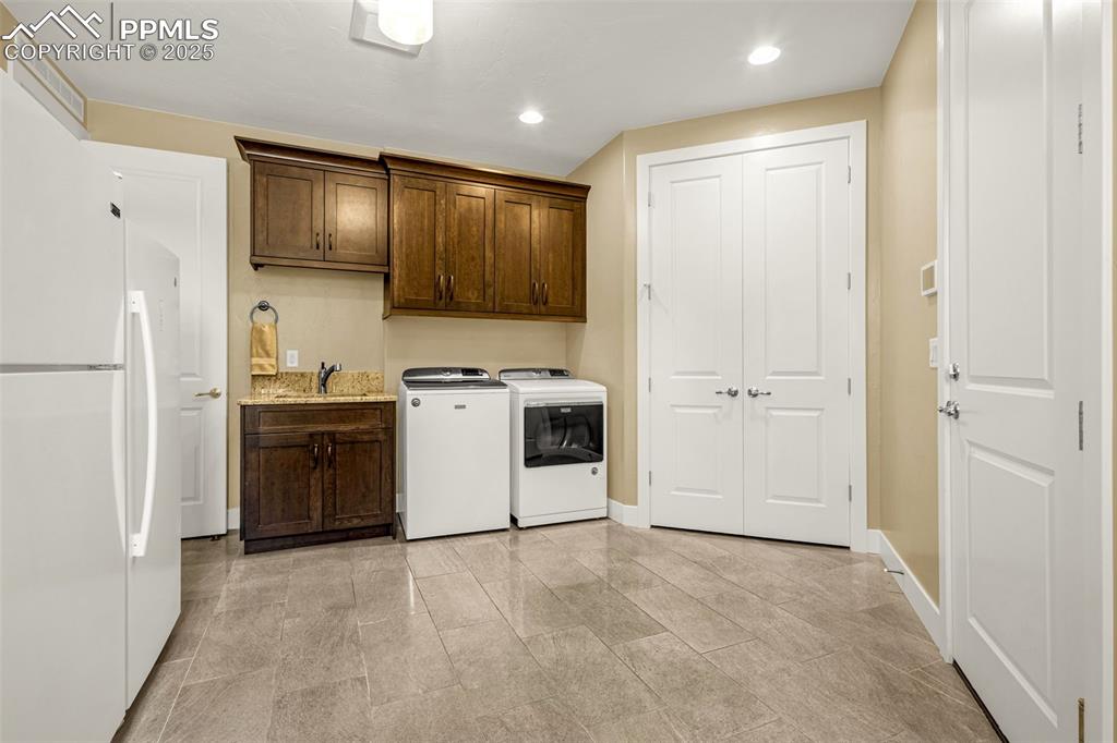 Monument, Colorado, 80132, United States, 5 Bedrooms Bedrooms, ,3 BathroomsBathrooms,Residential,For Sale,1949773