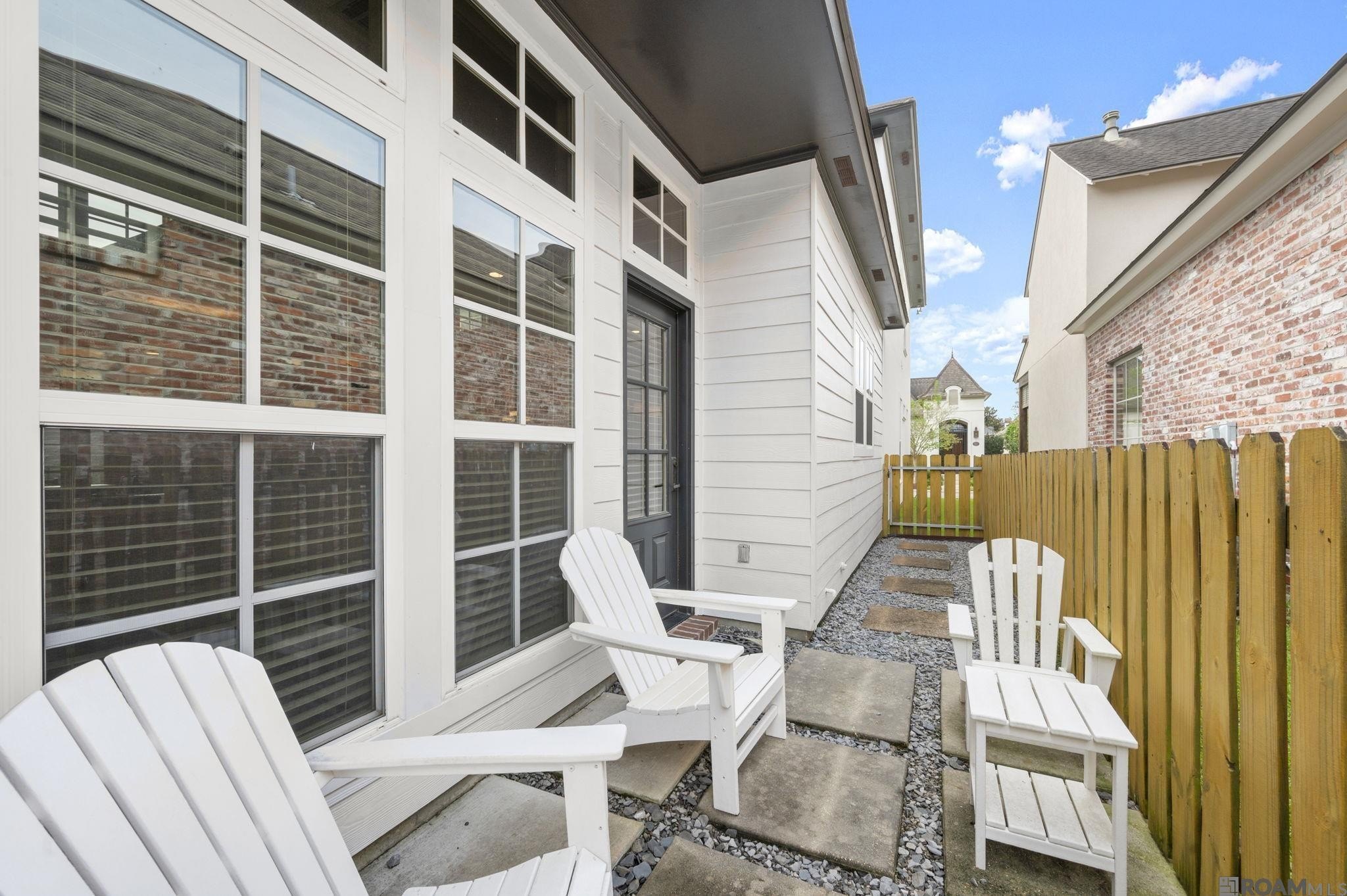 Baton Rouge, Louisiana, 70810, United States, 4 Bedrooms Bedrooms, ,4 BathroomsBathrooms,Residential,For Sale,2005537