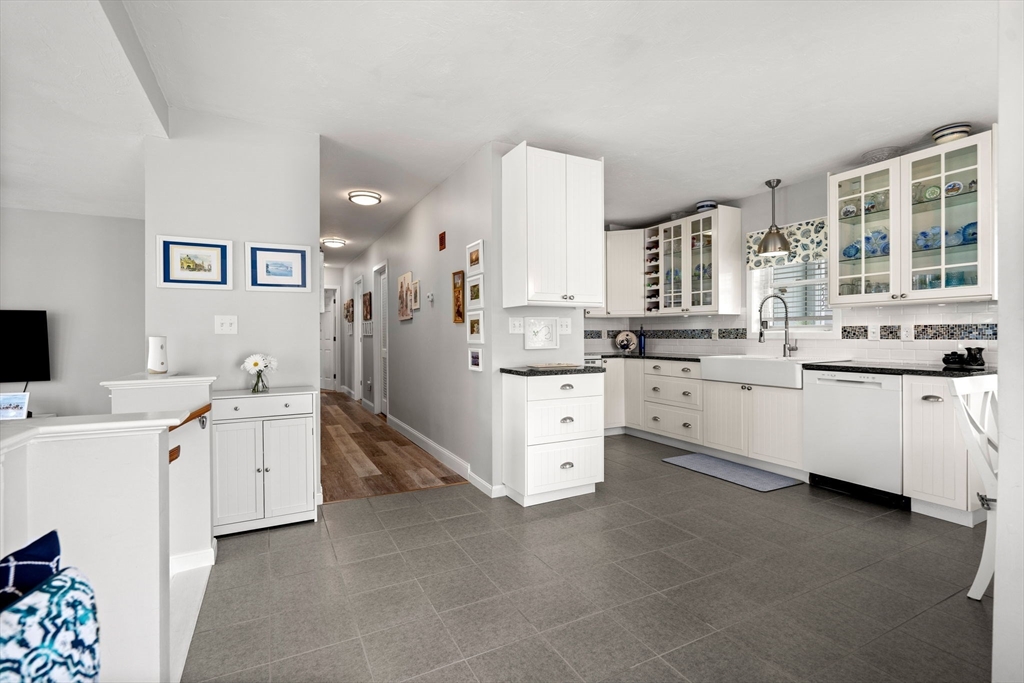 Plymouth, Massachusetts, 02360, United States, 2 Bedrooms Bedrooms, ,2 BathroomsBathrooms,Residential,For Sale,1917487