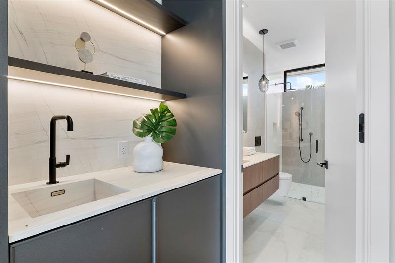 Fort Lauderdale, Florida, 33306, United States, 6 Bedrooms Bedrooms, ,8 BathroomsBathrooms,Residential,For Sale,1958113