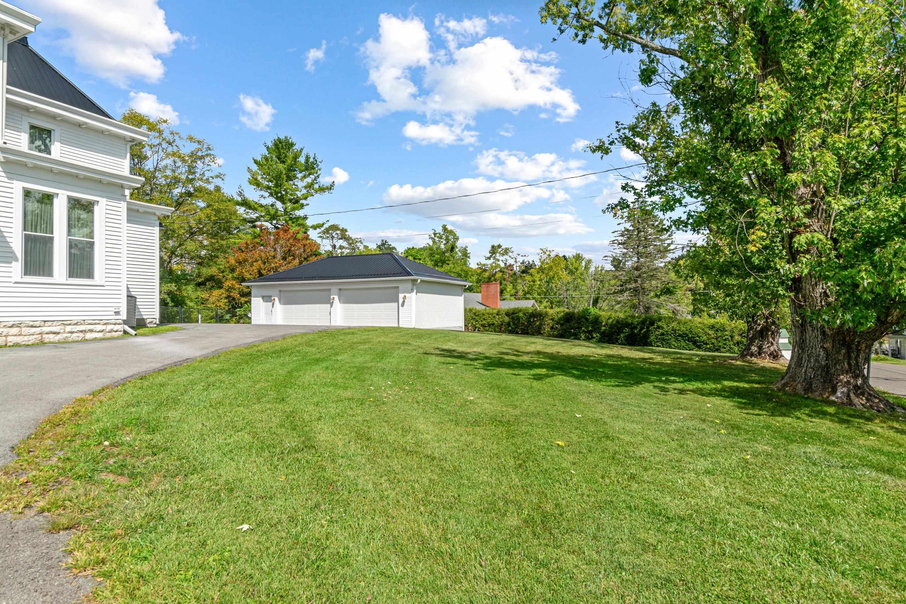 Tazewell, Virginia, 24651, United States, 6 Bedrooms Bedrooms, ,4 BathroomsBathrooms,Residential,For Sale,1905937
