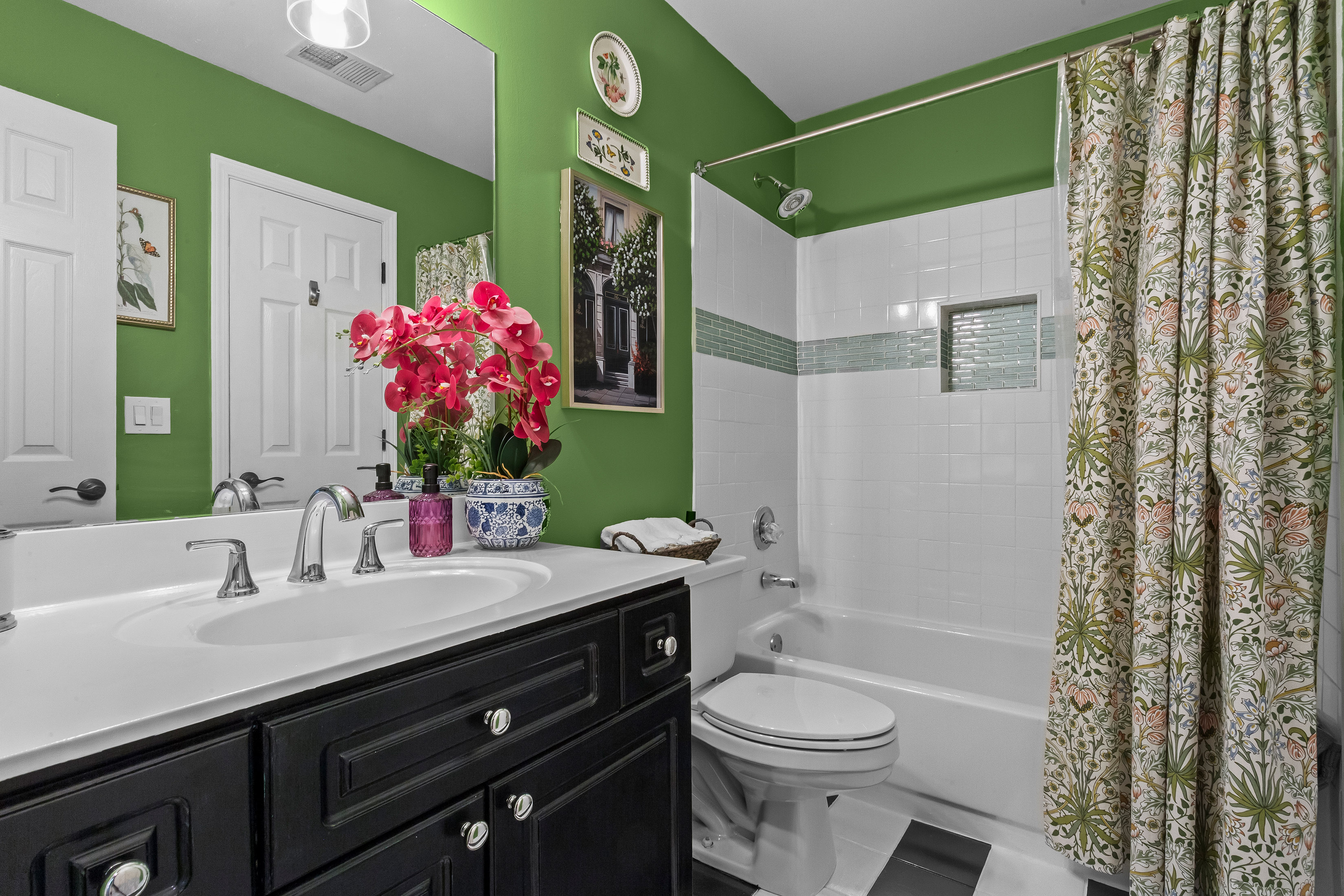  Timeless Elegance in Roswell