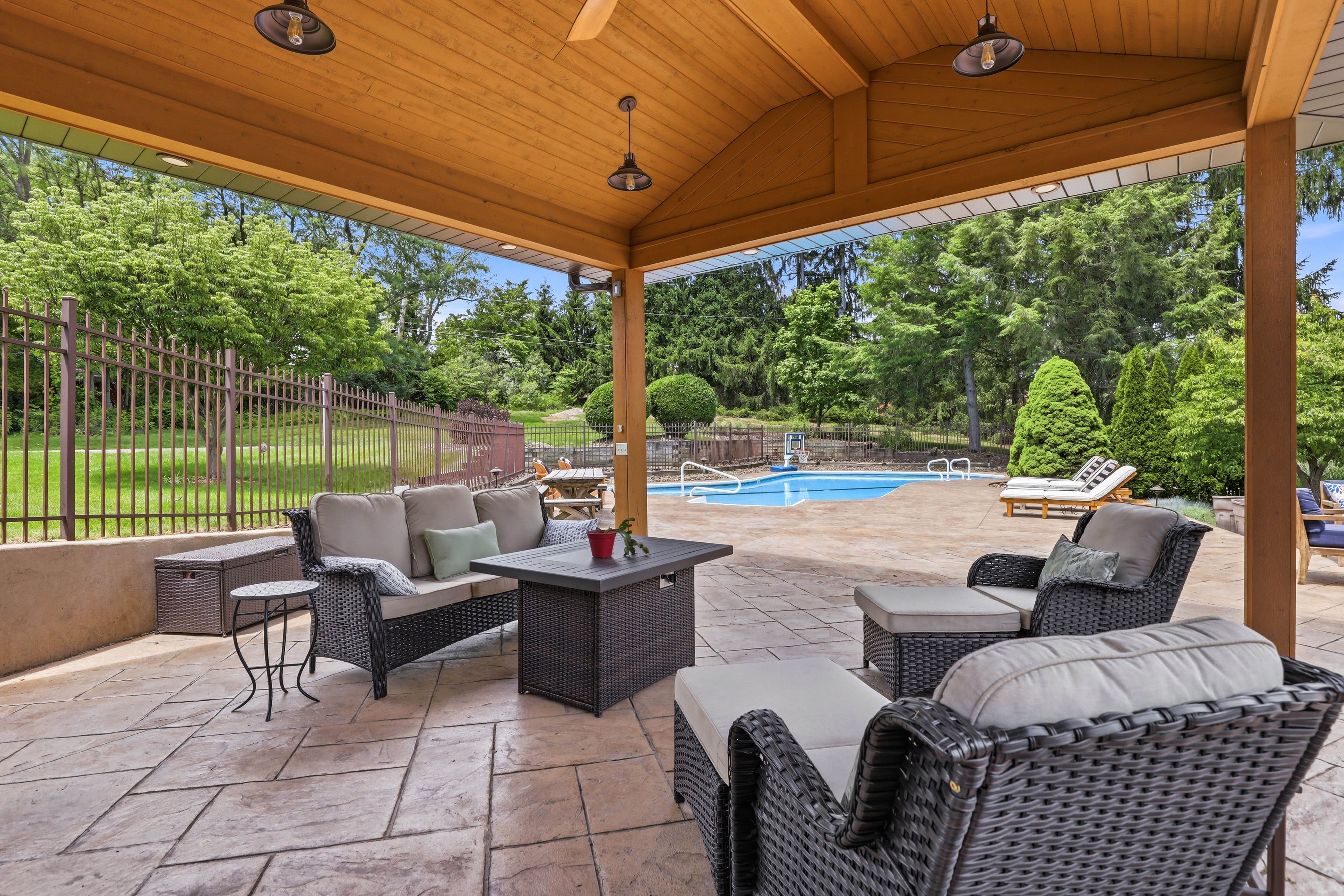  135 Windy Ghoul Drive, Beaver, PA 15009 - 物件實景