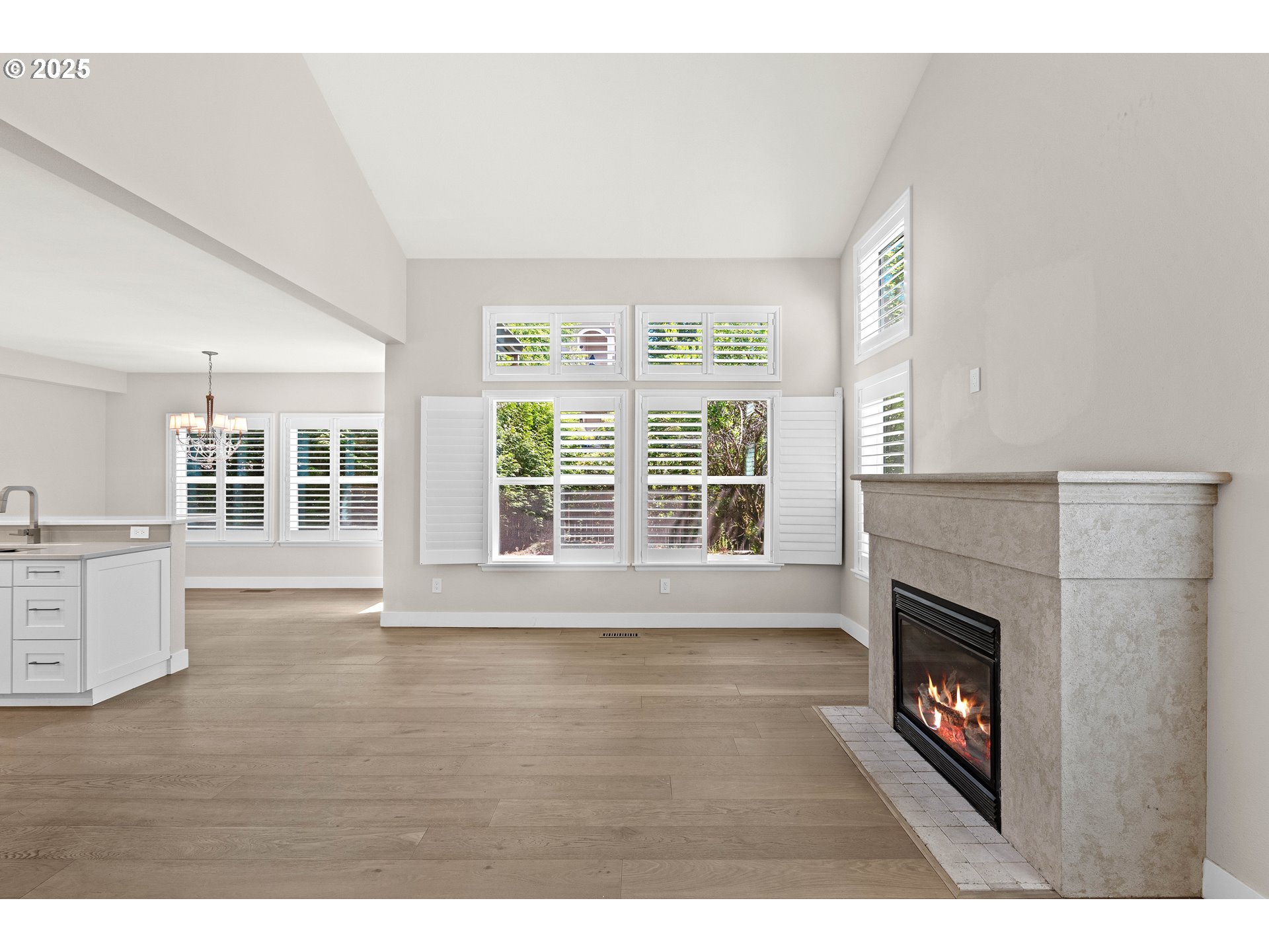 Lake Oswego, Oregon, 97035, United States, 2 Bedrooms Bedrooms, ,2 BathroomsBathrooms,Residential,For Sale,1889875