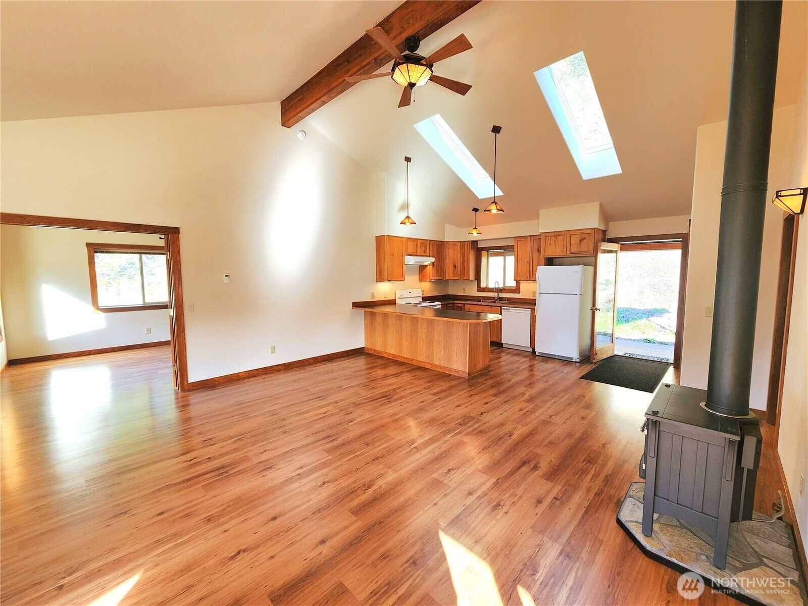 Oroville, Washington, 98844, United States, 2 Bedrooms Bedrooms, ,Residential,For Sale,2001782