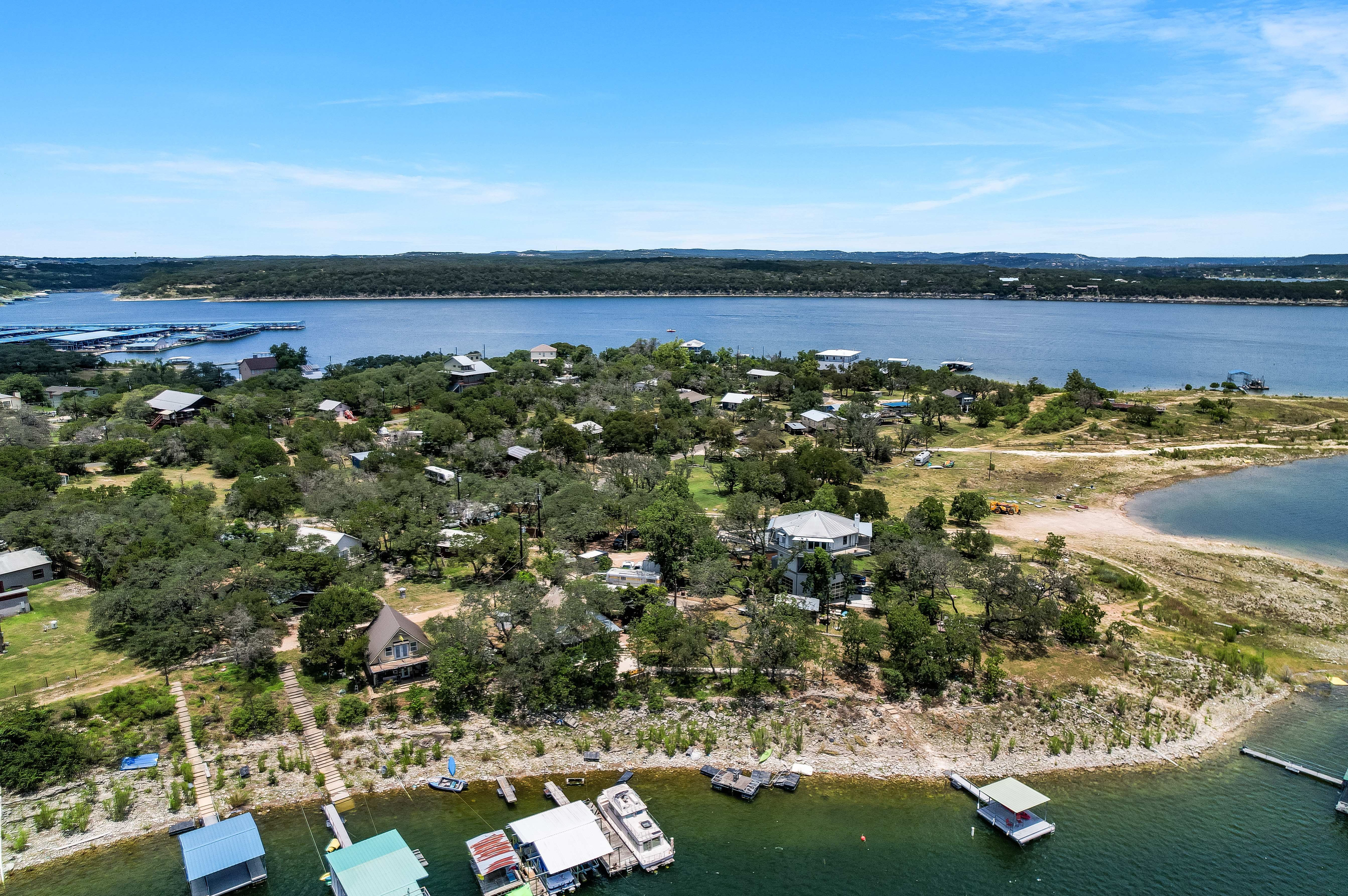  JUST LISTED - Charming lakefront retreat on Lake Travis - 物件實景