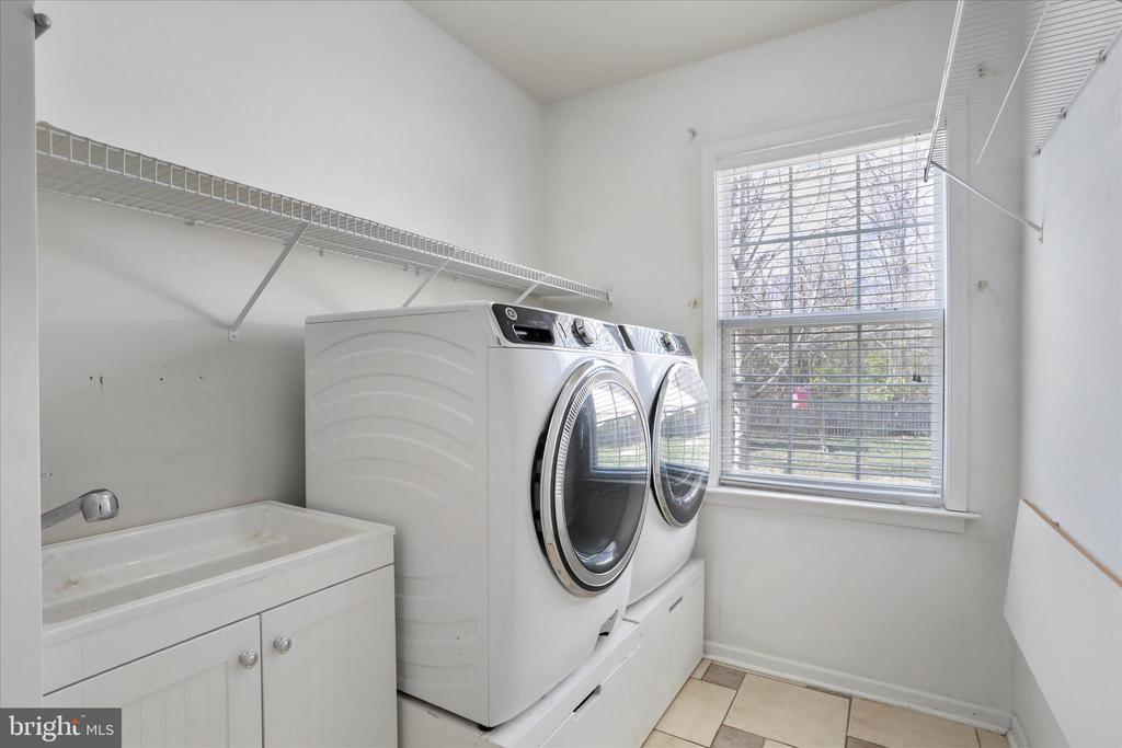 Bunker Hill, West Virginia, 25413, United States, 4 Bedrooms Bedrooms, ,4 BathroomsBathrooms,Residential,For Sale,1991457