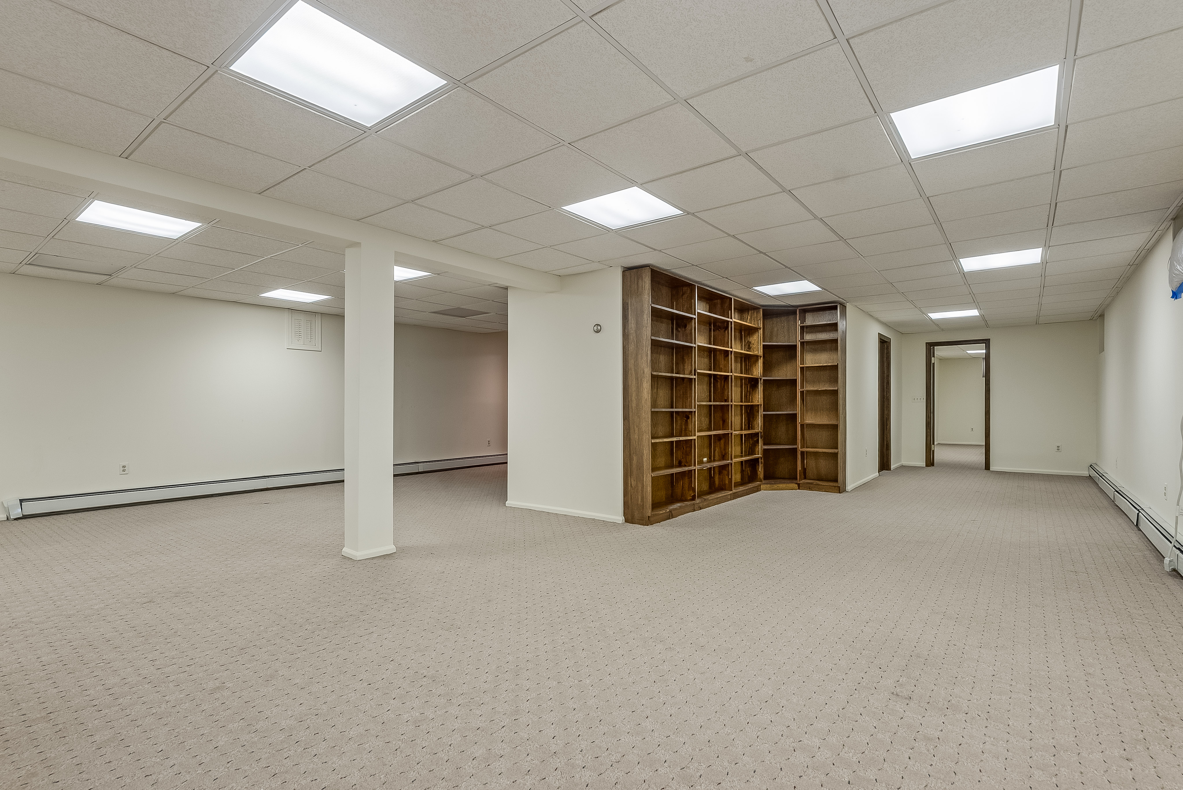  Exceptionally Maintained Tudor Style Colonial - 物件實景