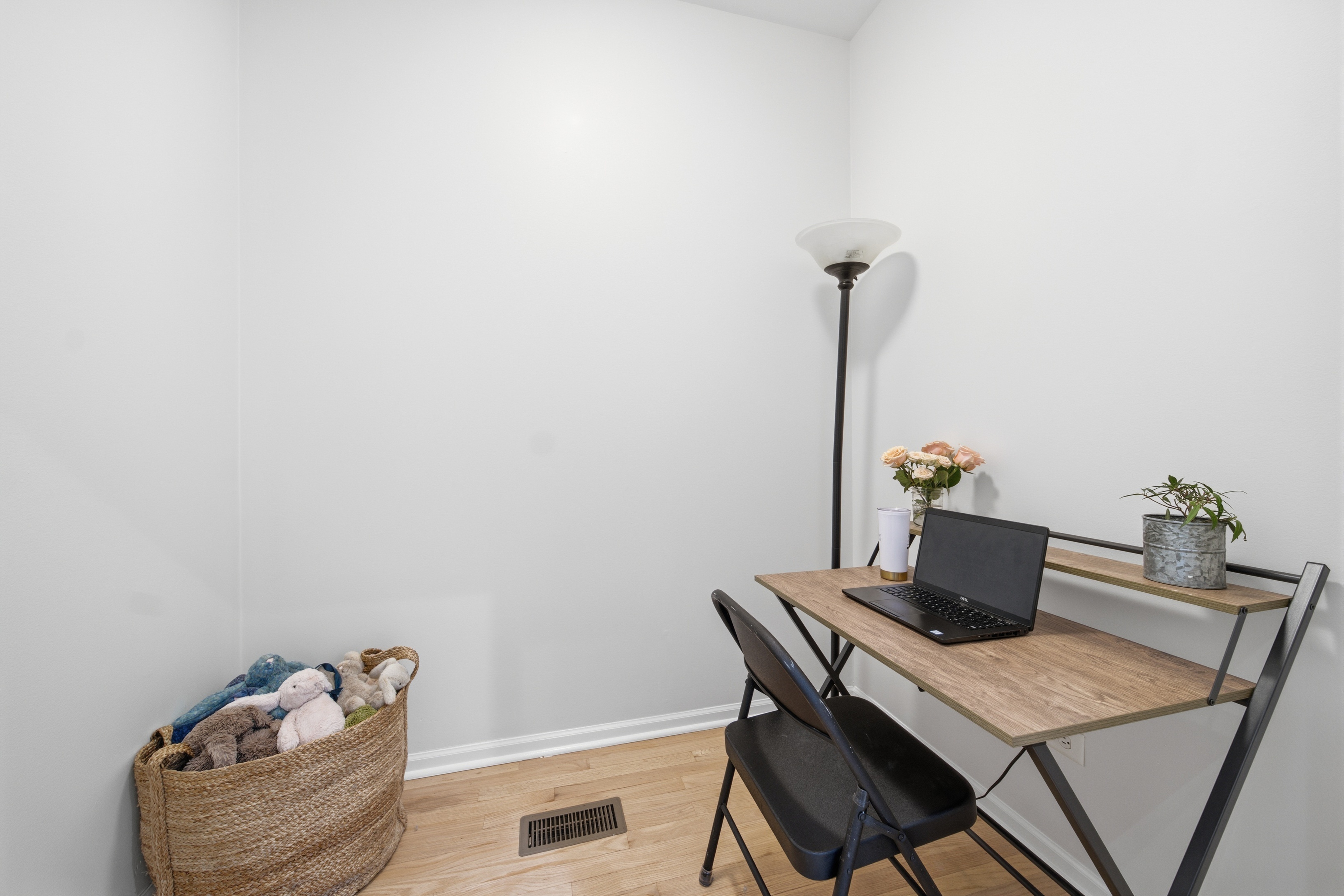  Condo Set on a Beautiful Tree-lined, One-way Street in the Heart of Lakeview - 物件實景