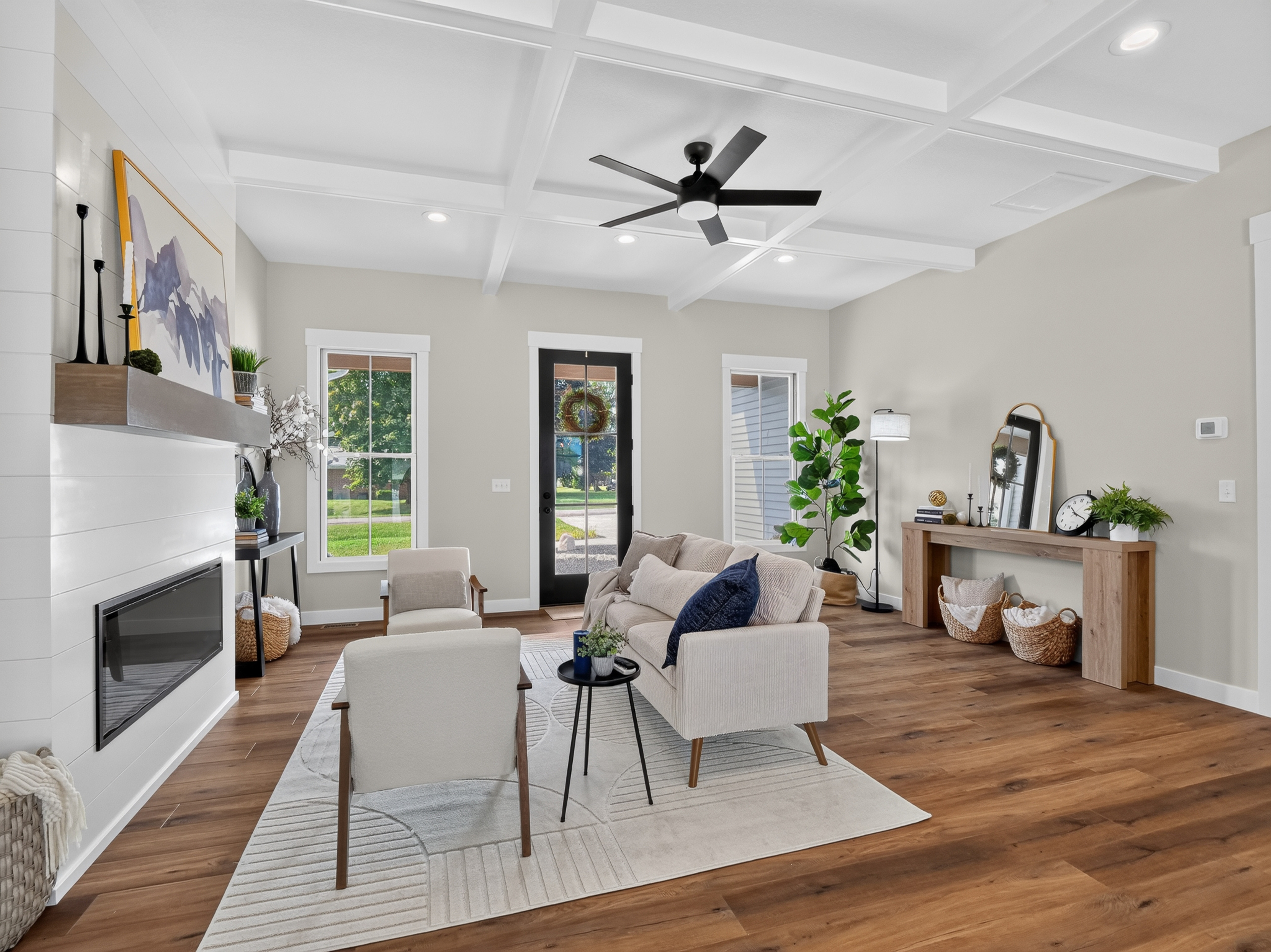 Modern Farmhouse w/ High-End Finishes - 物件實景