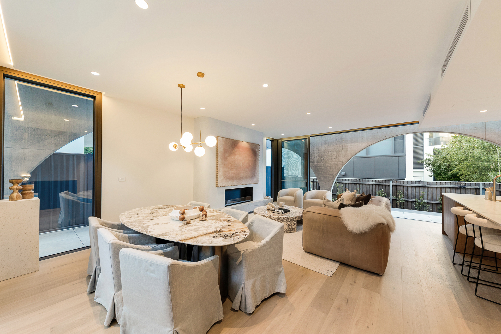  Lifestyle at the forefront in this sleek architectural residence - 物件實景