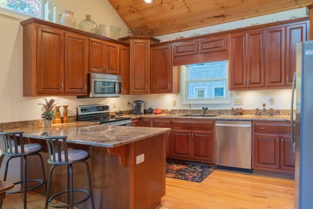 Murphy, North Carolina, 28906, United States, 4 Bedrooms Bedrooms, ,4 BathroomsBathrooms,Residential,For Sale,1989693