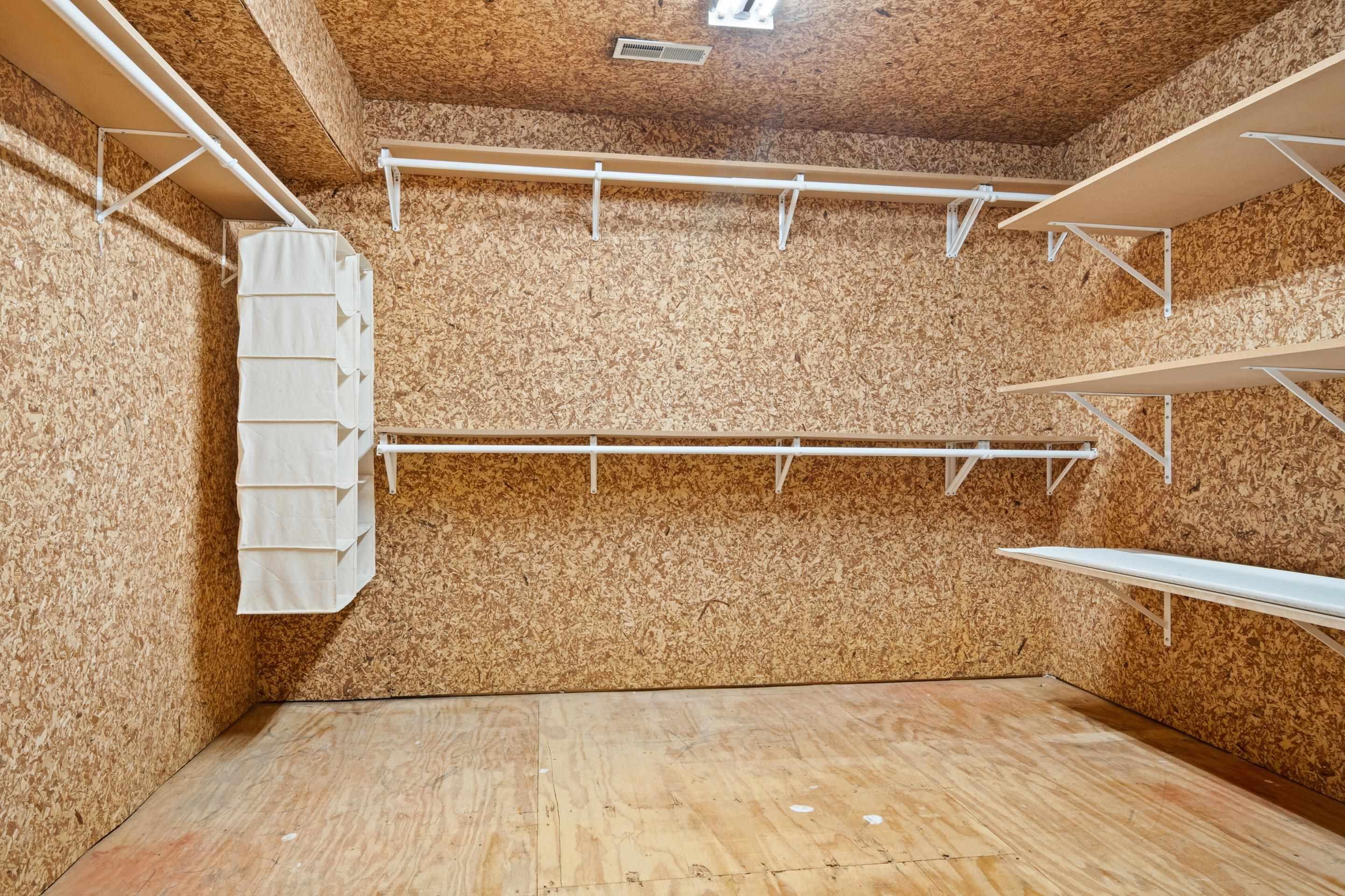 Blacksburg, Virginia, 24060, United States, 3 Bedrooms Bedrooms, ,4 BathroomsBathrooms,Residential,For Sale,1961376