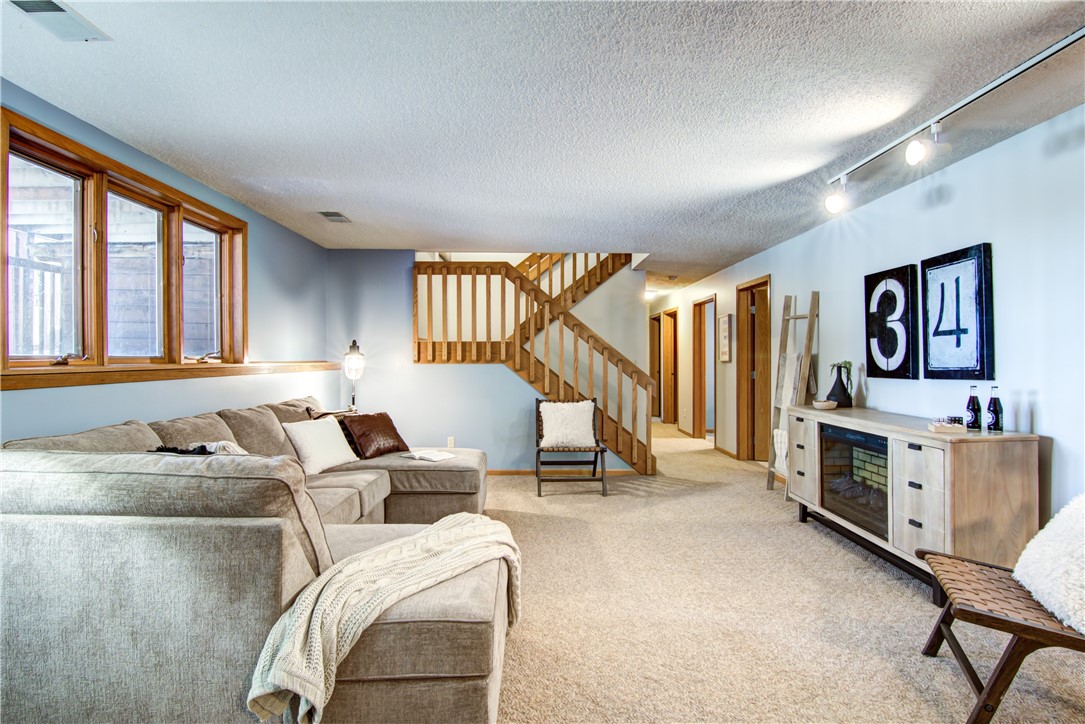 Eau Claire, Wisconsin, 54701, United States, 5 Bedrooms Bedrooms, ,4 BathroomsBathrooms,Residential,For Sale,1841509