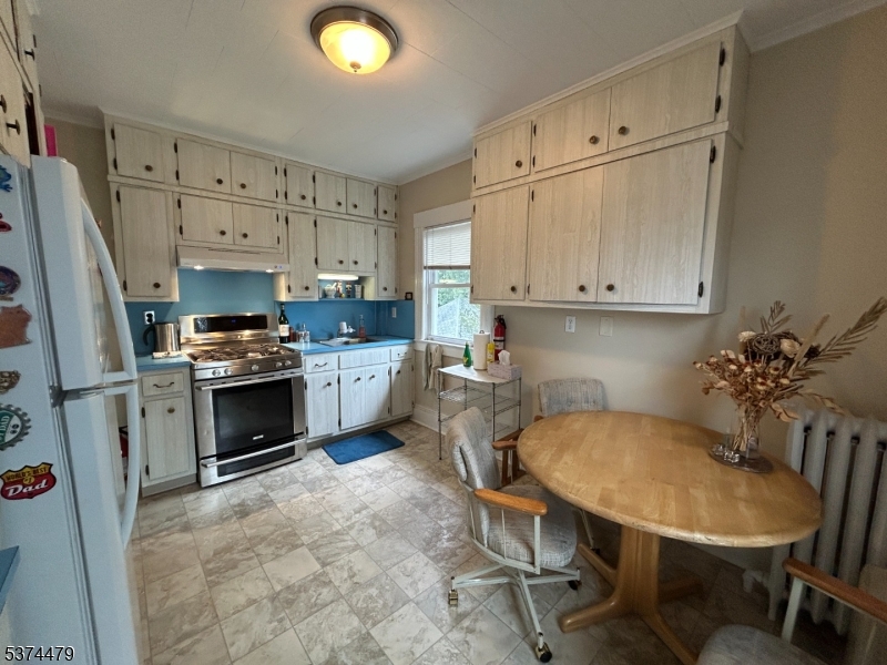 Hawthorne Boro, New Jersey, 07506, United States, 2 Bedrooms Bedrooms, ,2 BathroomsBathrooms,Residential,For Sale,1903261
