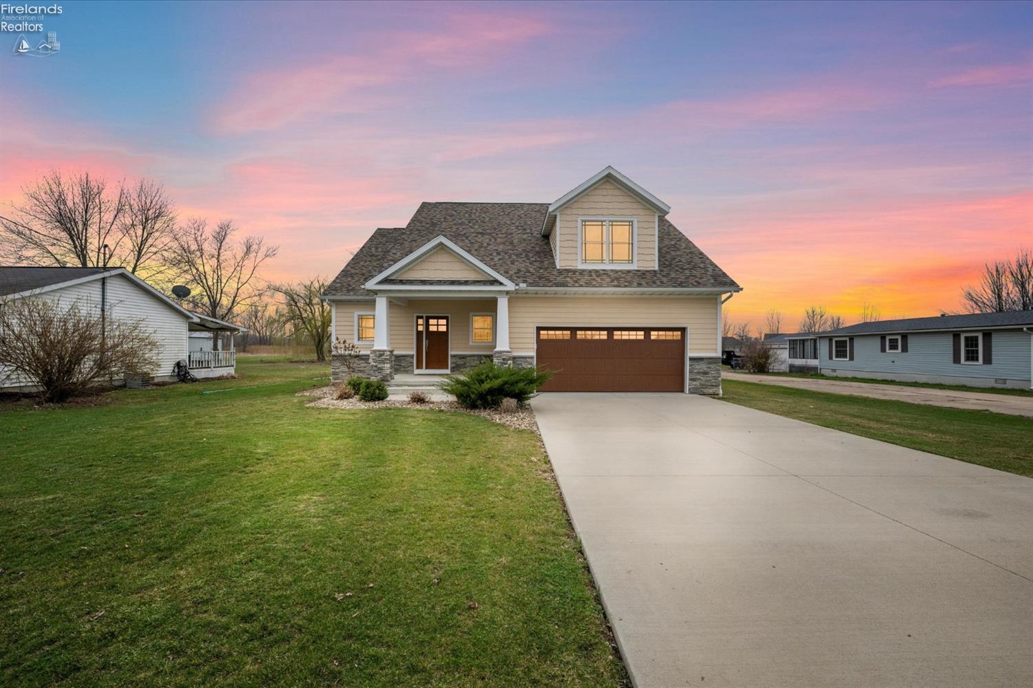 Marblehead, Ohio, 43440, United States, 4 Bedrooms Bedrooms, ,3 BathroomsBathrooms,Residential,For Sale,1921808