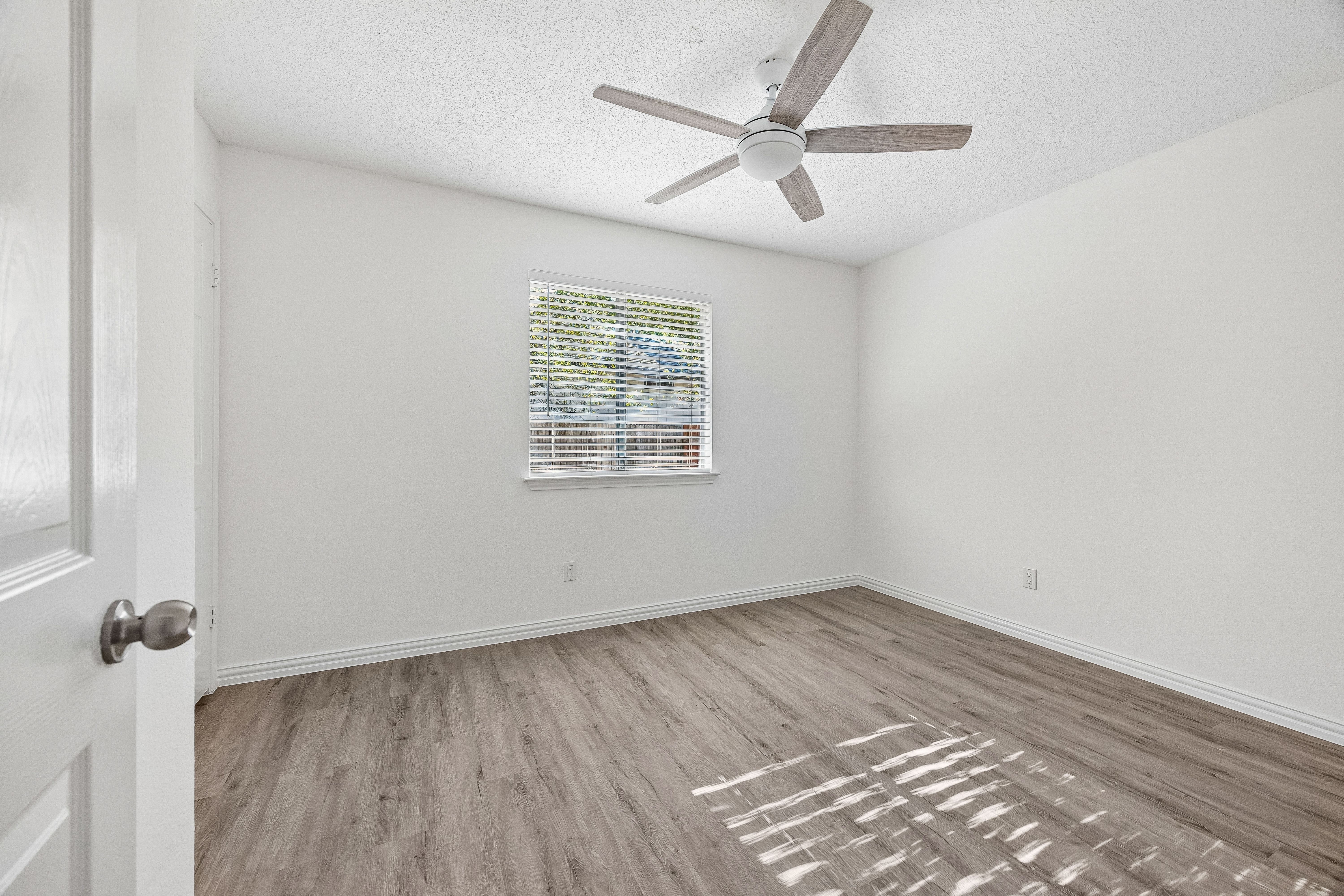  Adorable, Well Maintained with Open Floor Plan - 物件實景