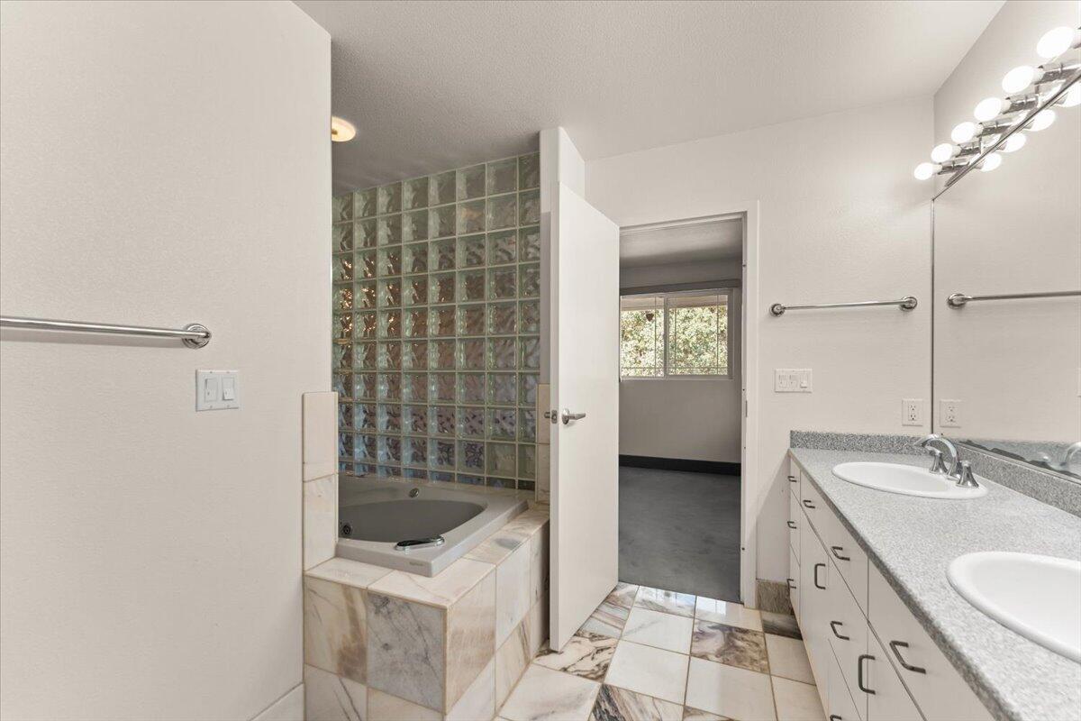 Red Bluff, California, 96080, United States, 4 Bedrooms Bedrooms, ,4 BathroomsBathrooms,Residential,For Sale,1905885